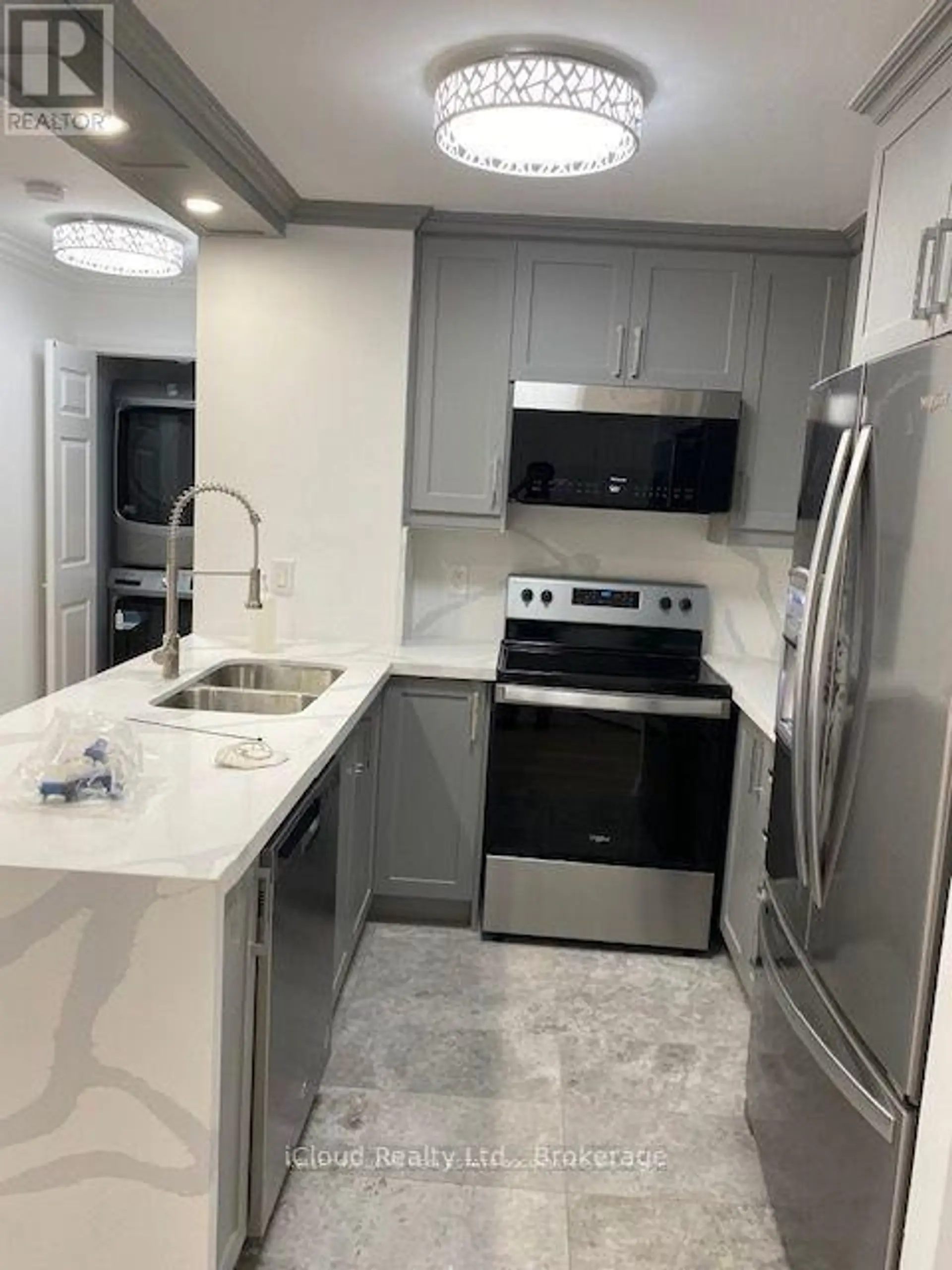 #1008 35 KINGSBRIDGE GARDEN CIRCLE - Image 10