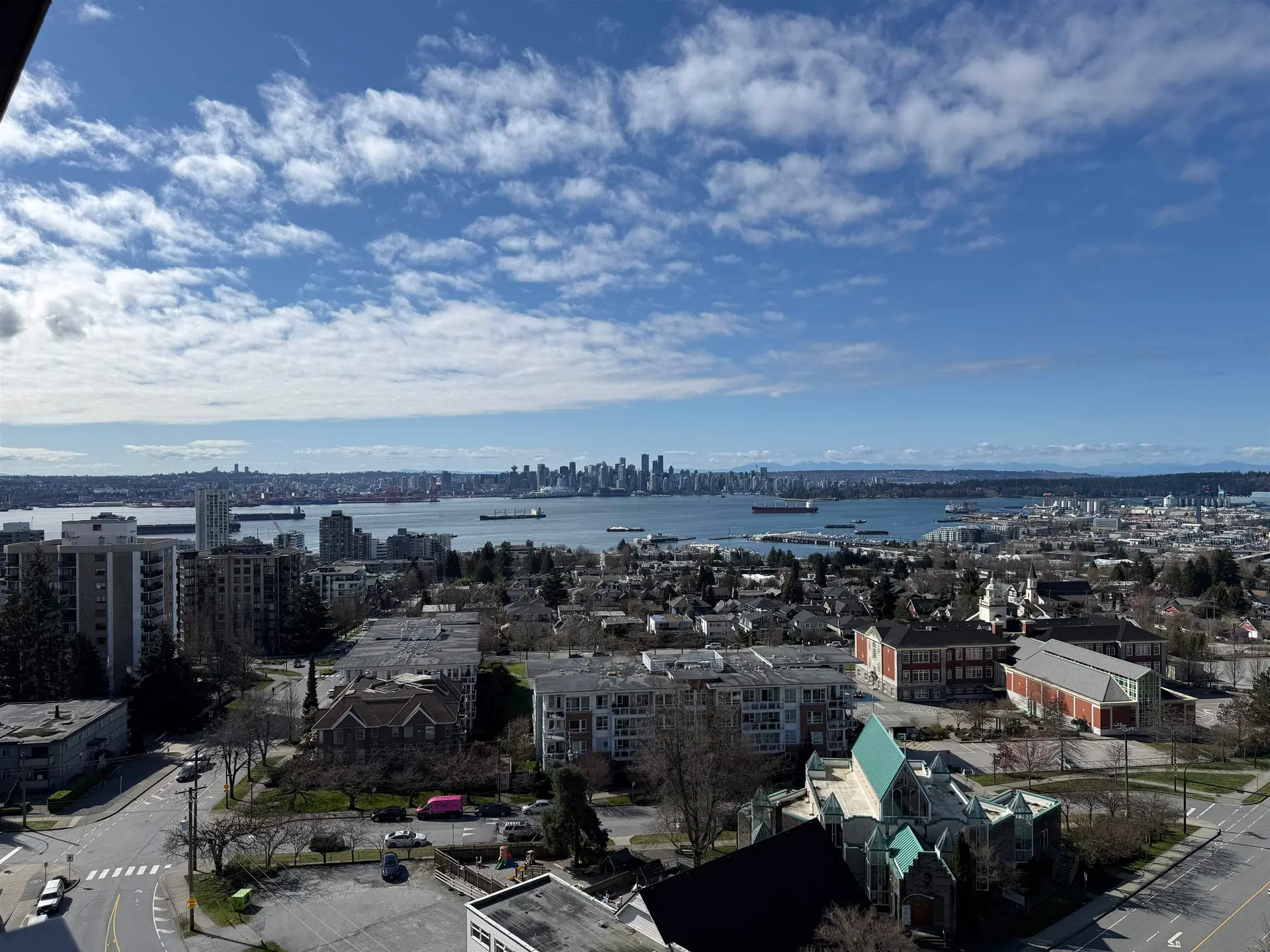 Property at #1304 1320 Chesterfield Avenue, North Vancouver, BC