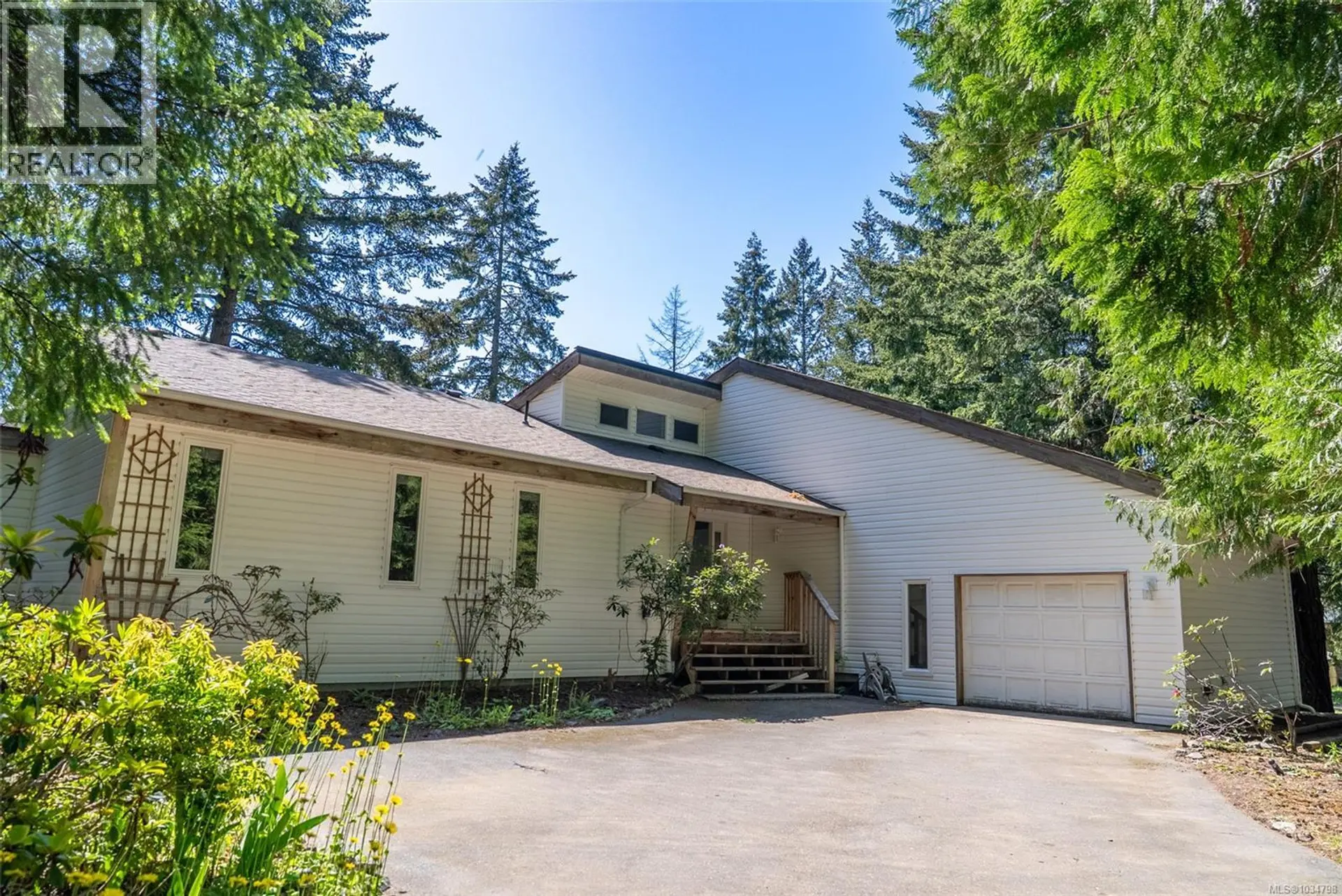 Property at 37267 Schooner Way, Pender Island, BC
