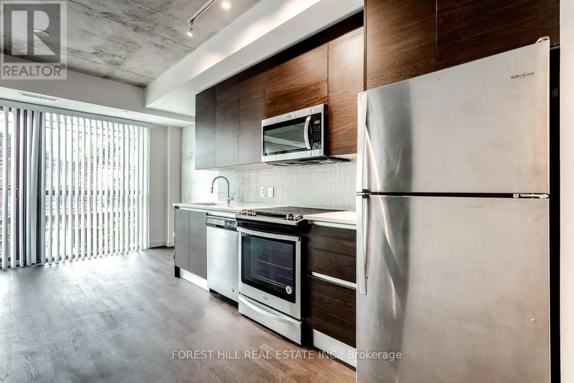 #212 246 LOGAN AVENUE - Image 6