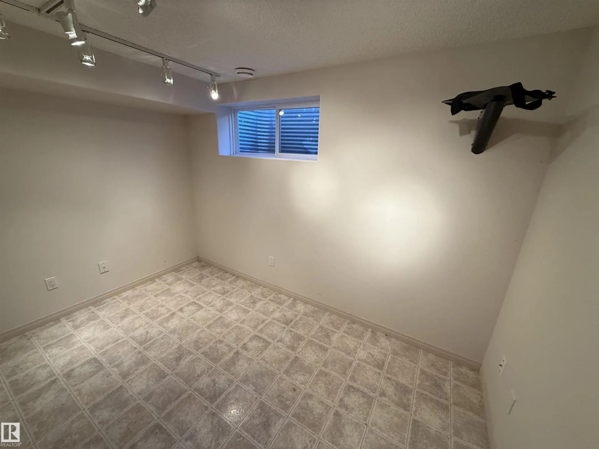 #14 330 GALBRAITH CL NW - Image 11
