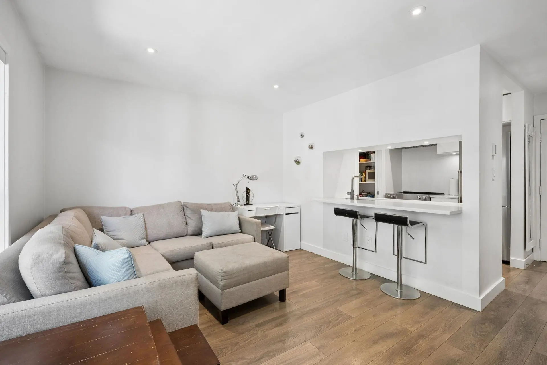 #302 555 W 14th Avenue - Image 6