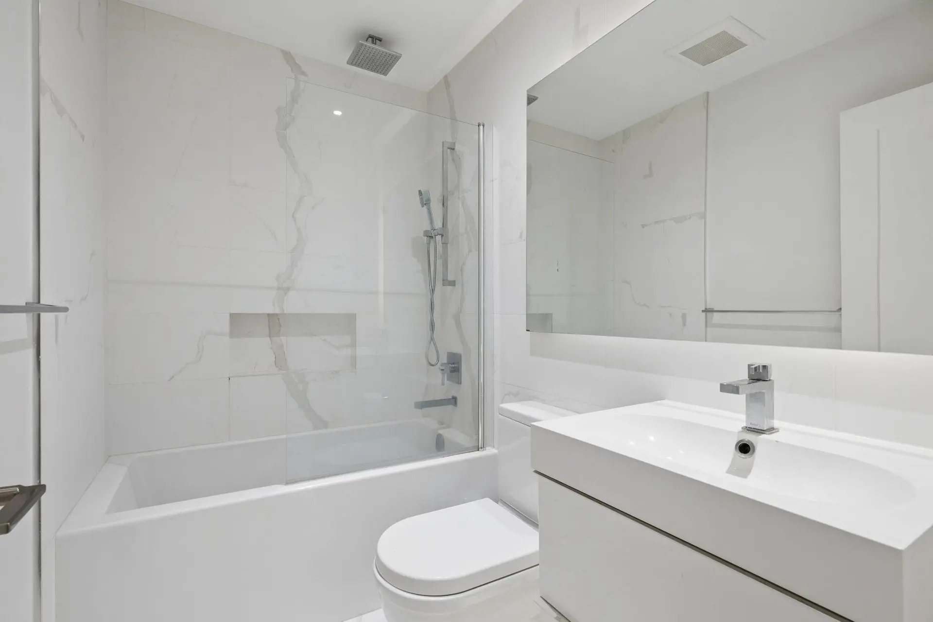 #302 555 W 14th Avenue - Image 12