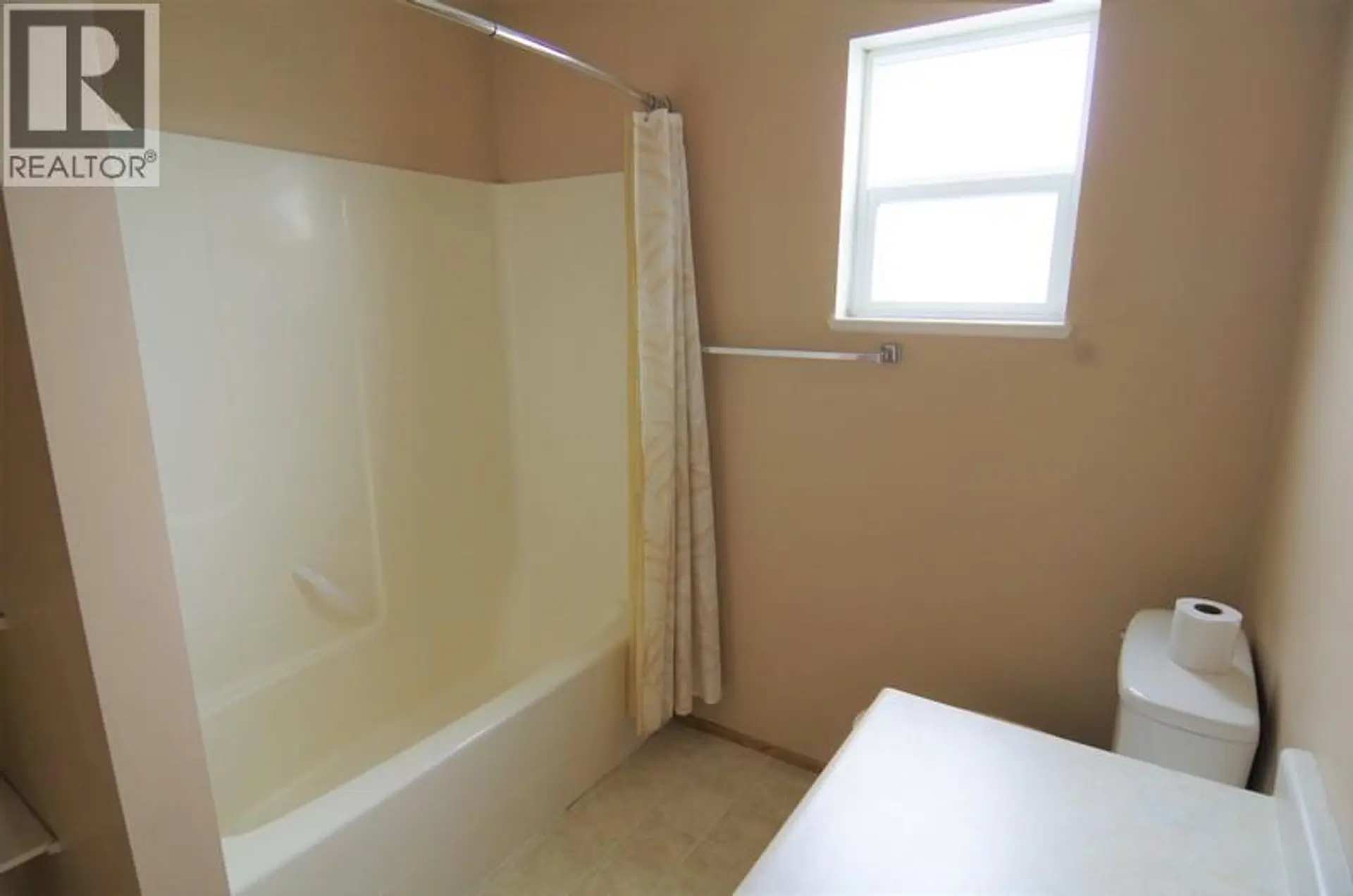 8908 81 STREET - Image 9