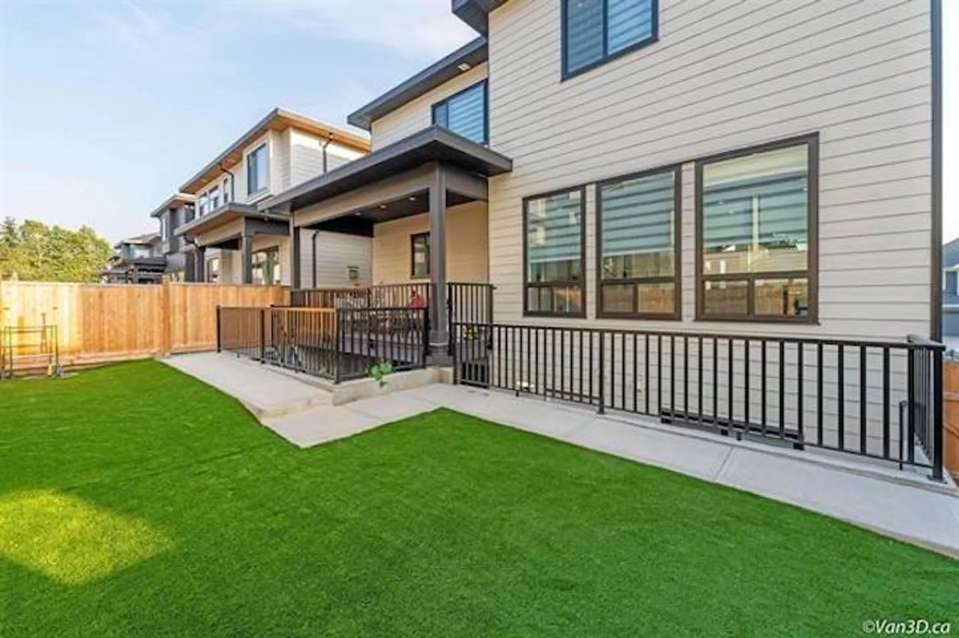 16759 18 Avenue - Image 13