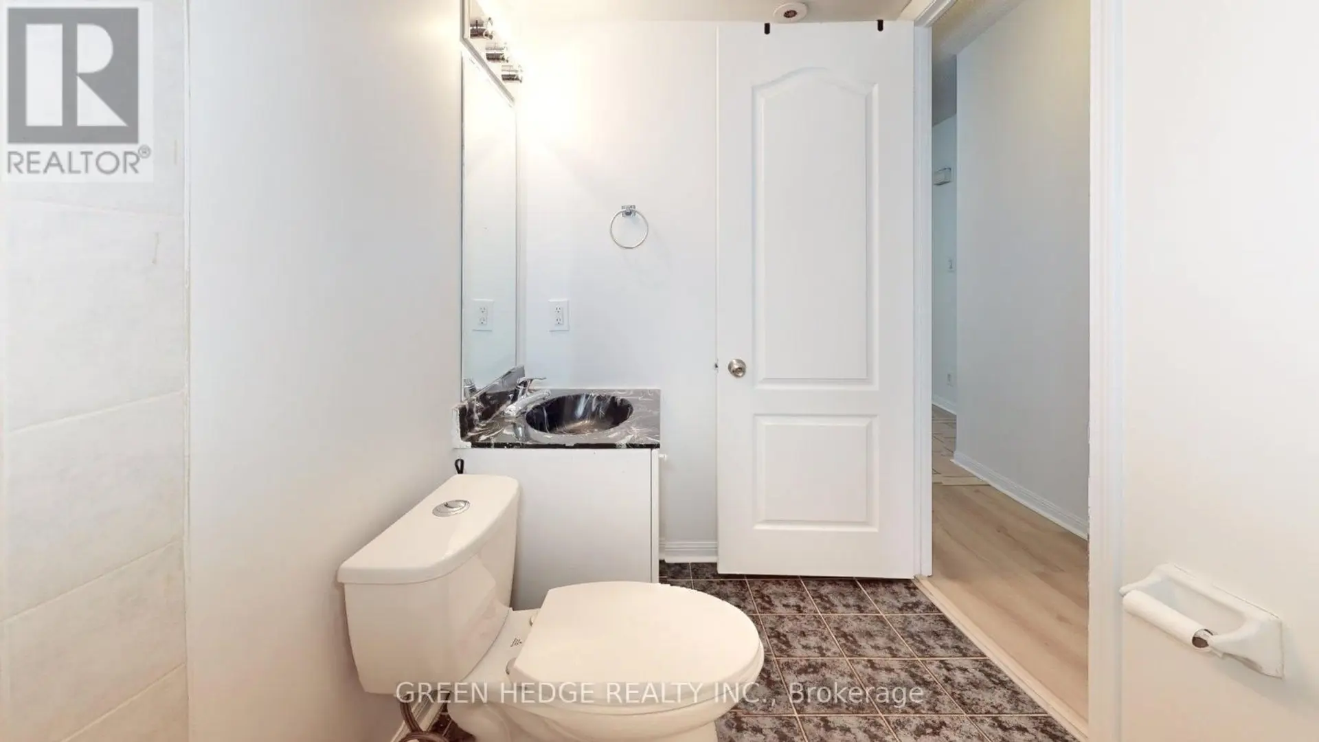 #320 26 DOURO STREET - Image 13