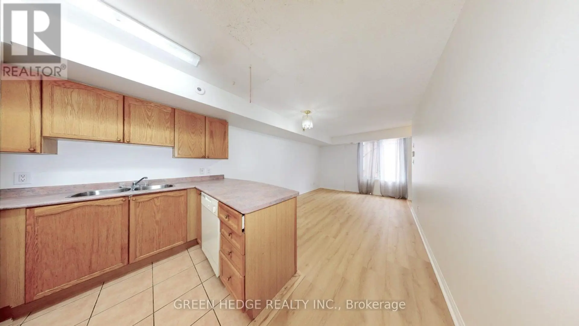 #320 26 DOURO STREET - Image 4