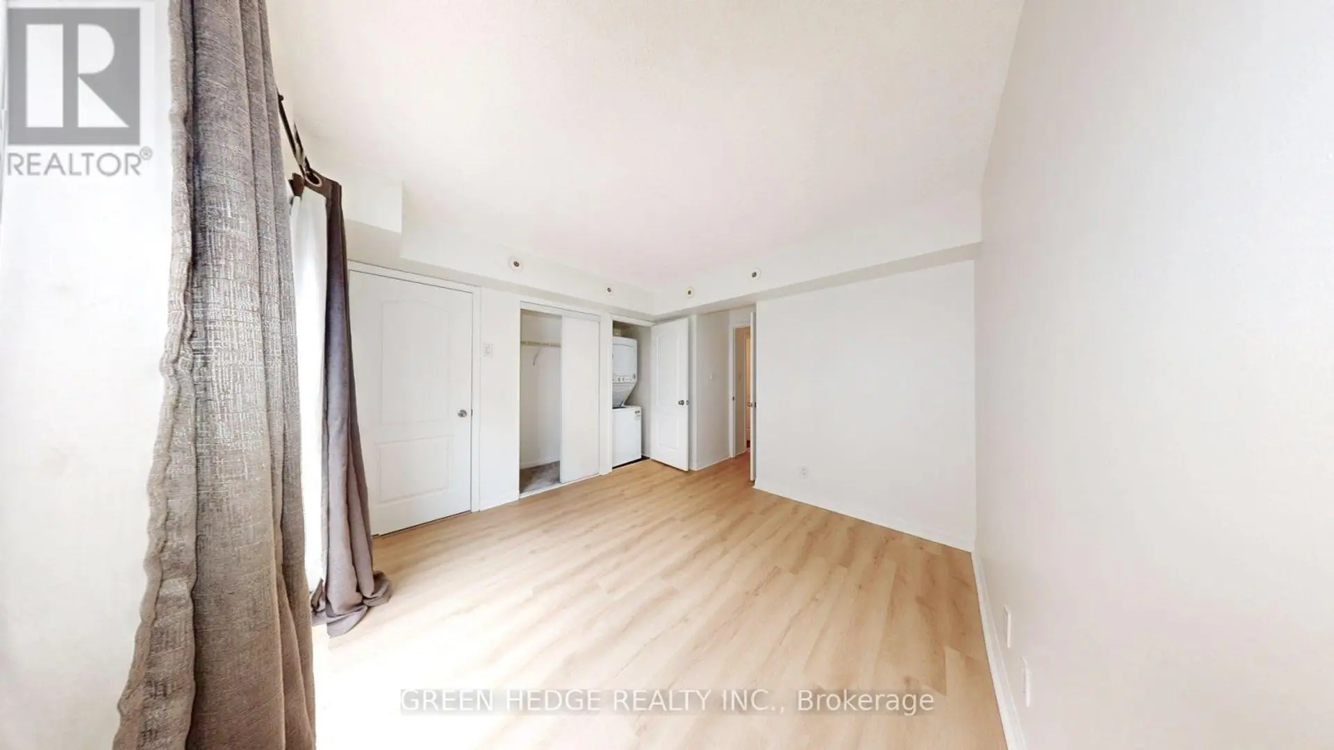 #320 26 DOURO STREET - Image 7