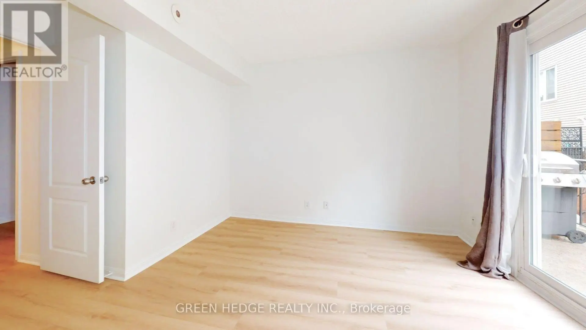 #320 26 DOURO STREET - Image 8