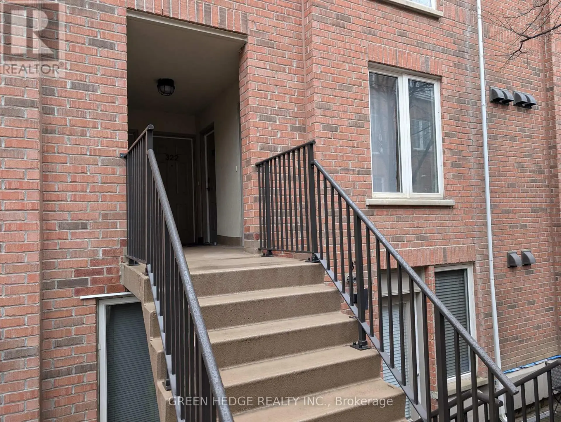 #320 26 DOURO STREET - Image 17