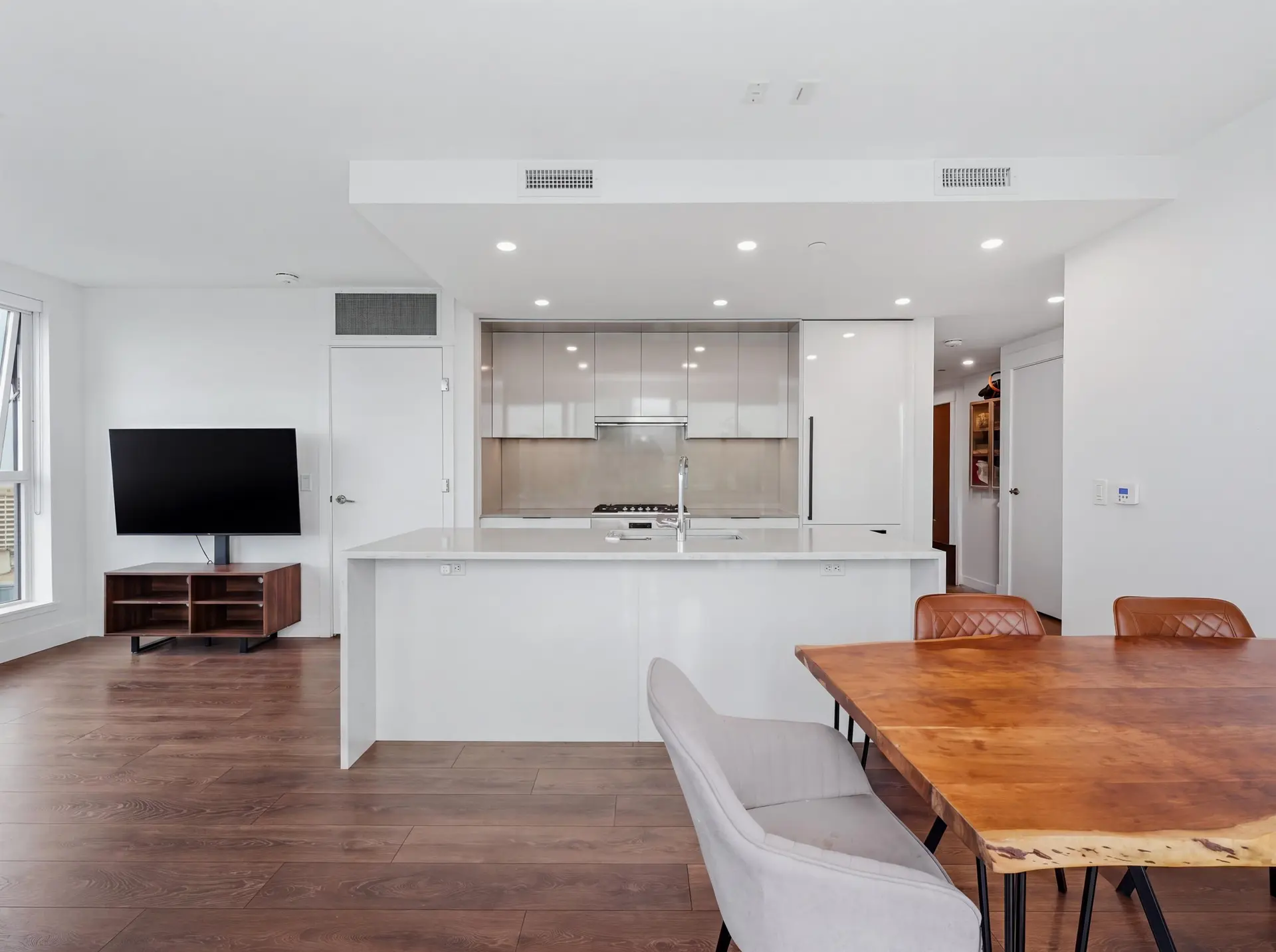 #2209 4711 Hazel Street - Image 10