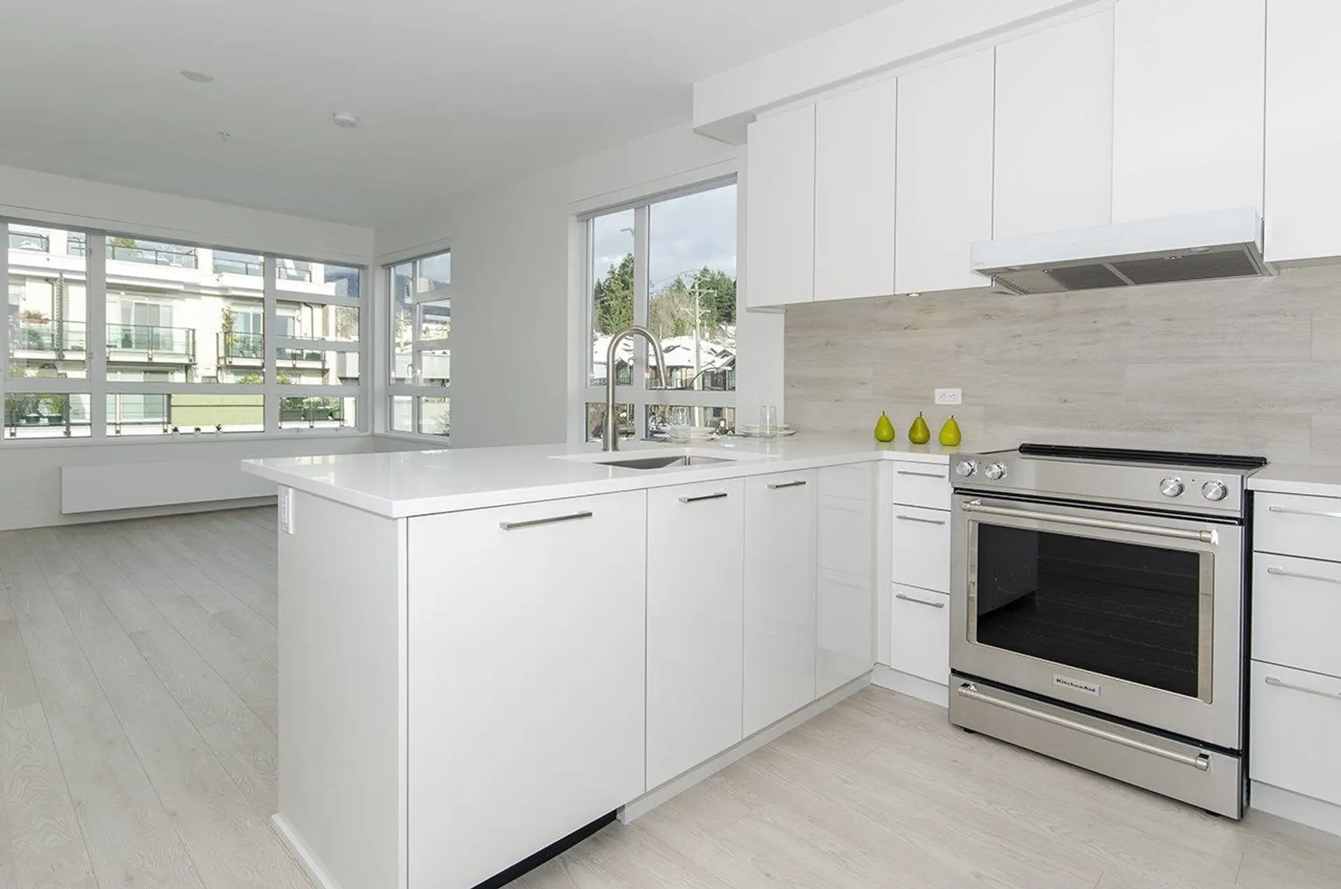 #315 711 W 14th Street - Image 3