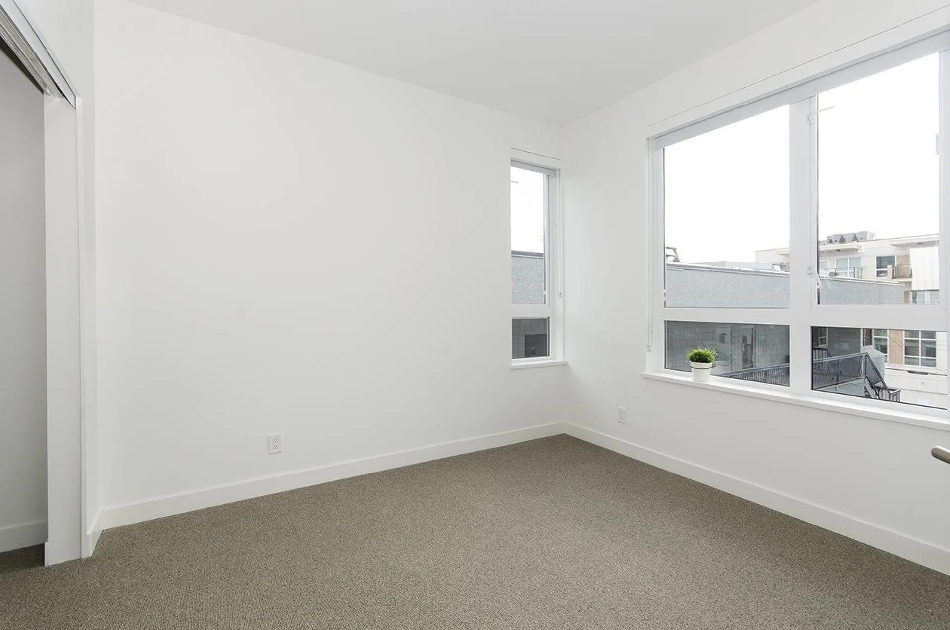 #315 711 W 14th Street - Image 10