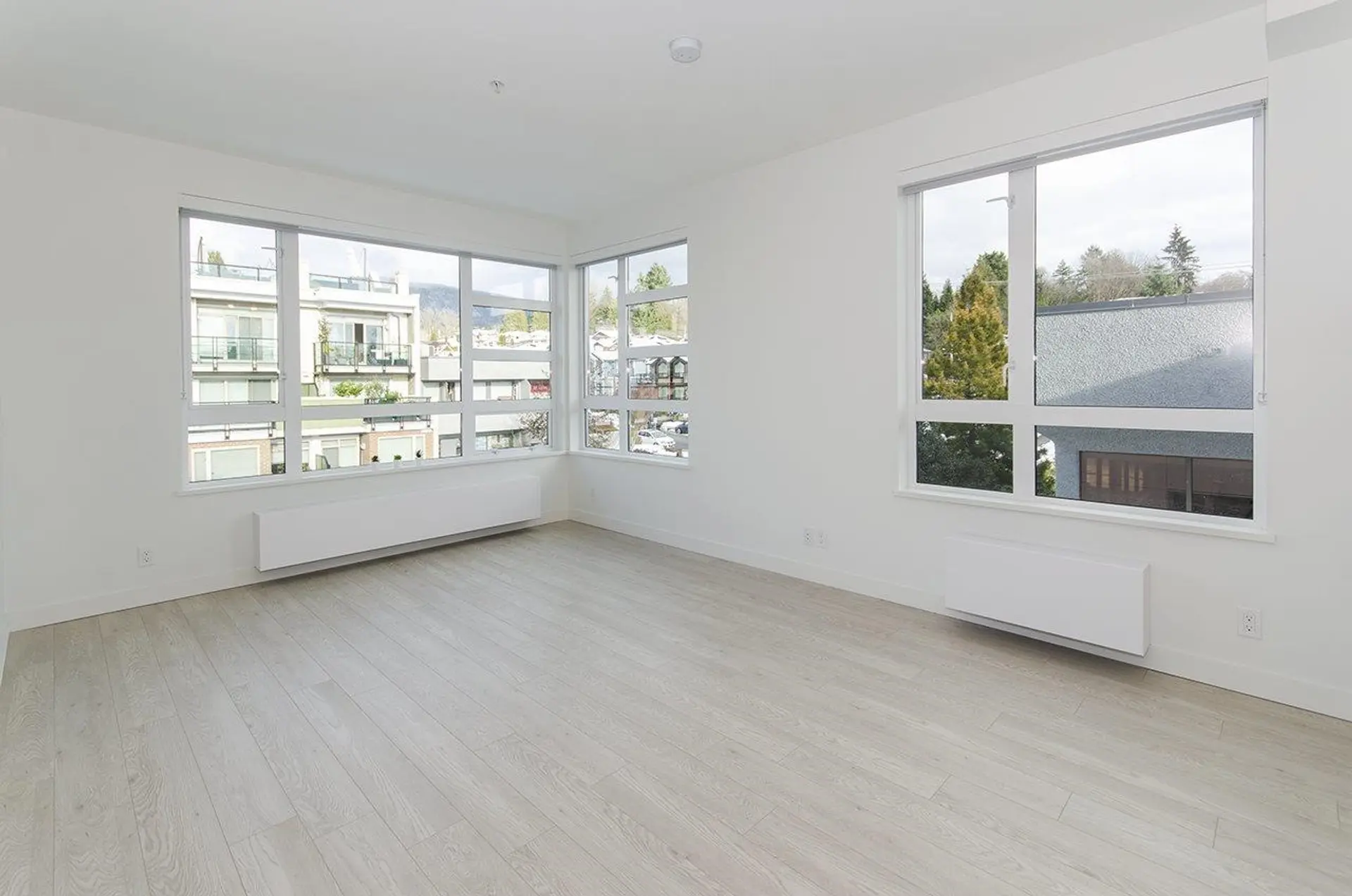#315 711 W 14th Street - Image 4