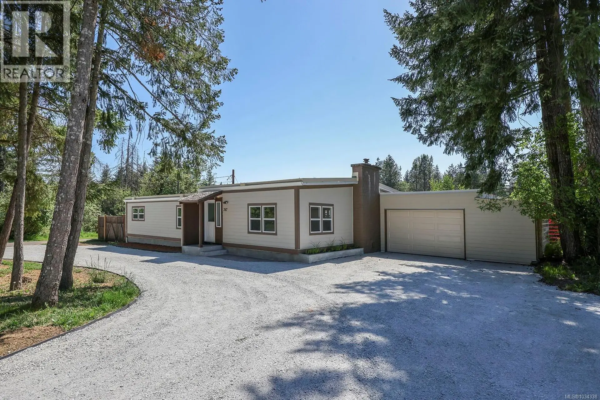 Property at 747 Powerhouse Rd, Courtenay, BC