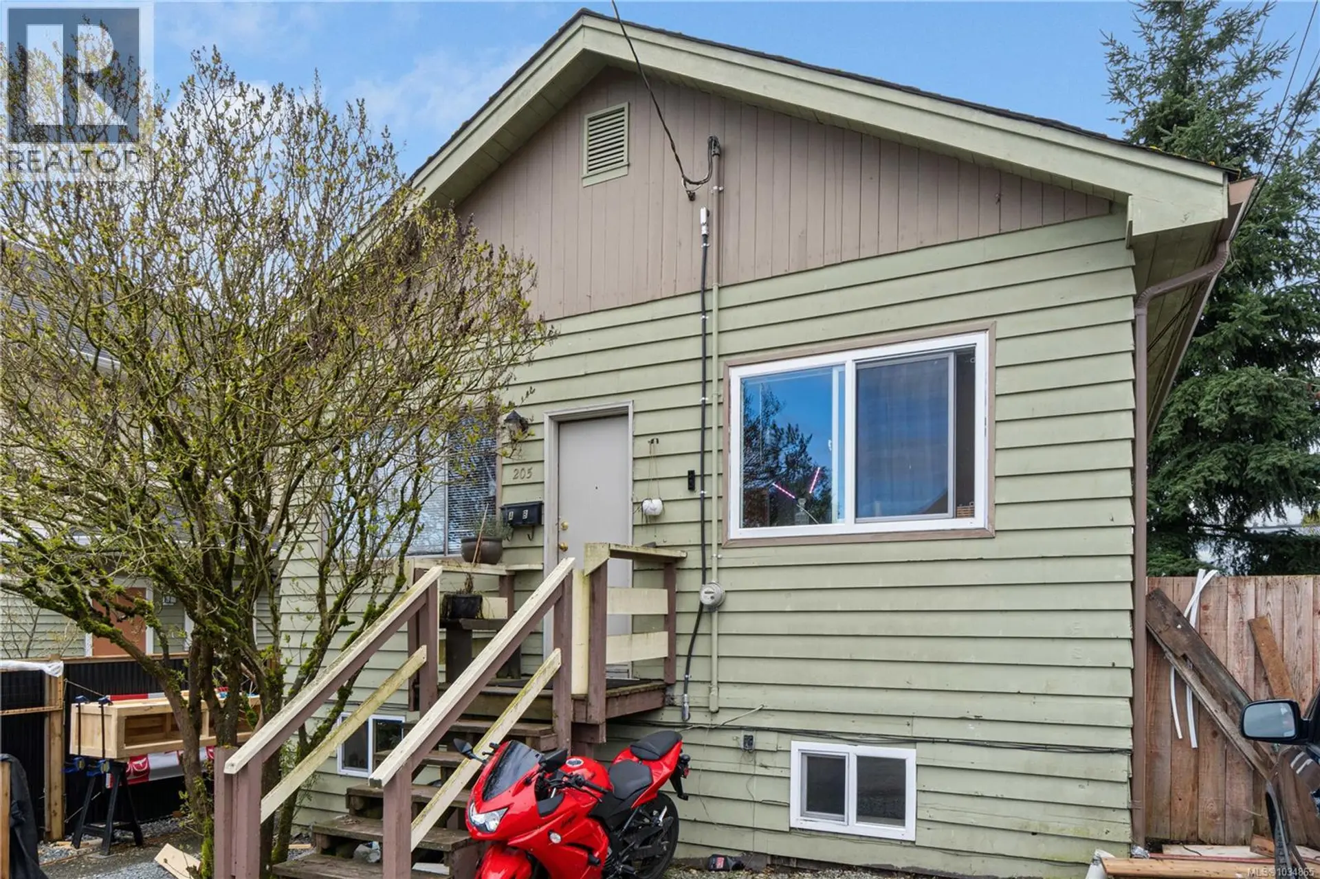 205 Sabiston St - Image 2
