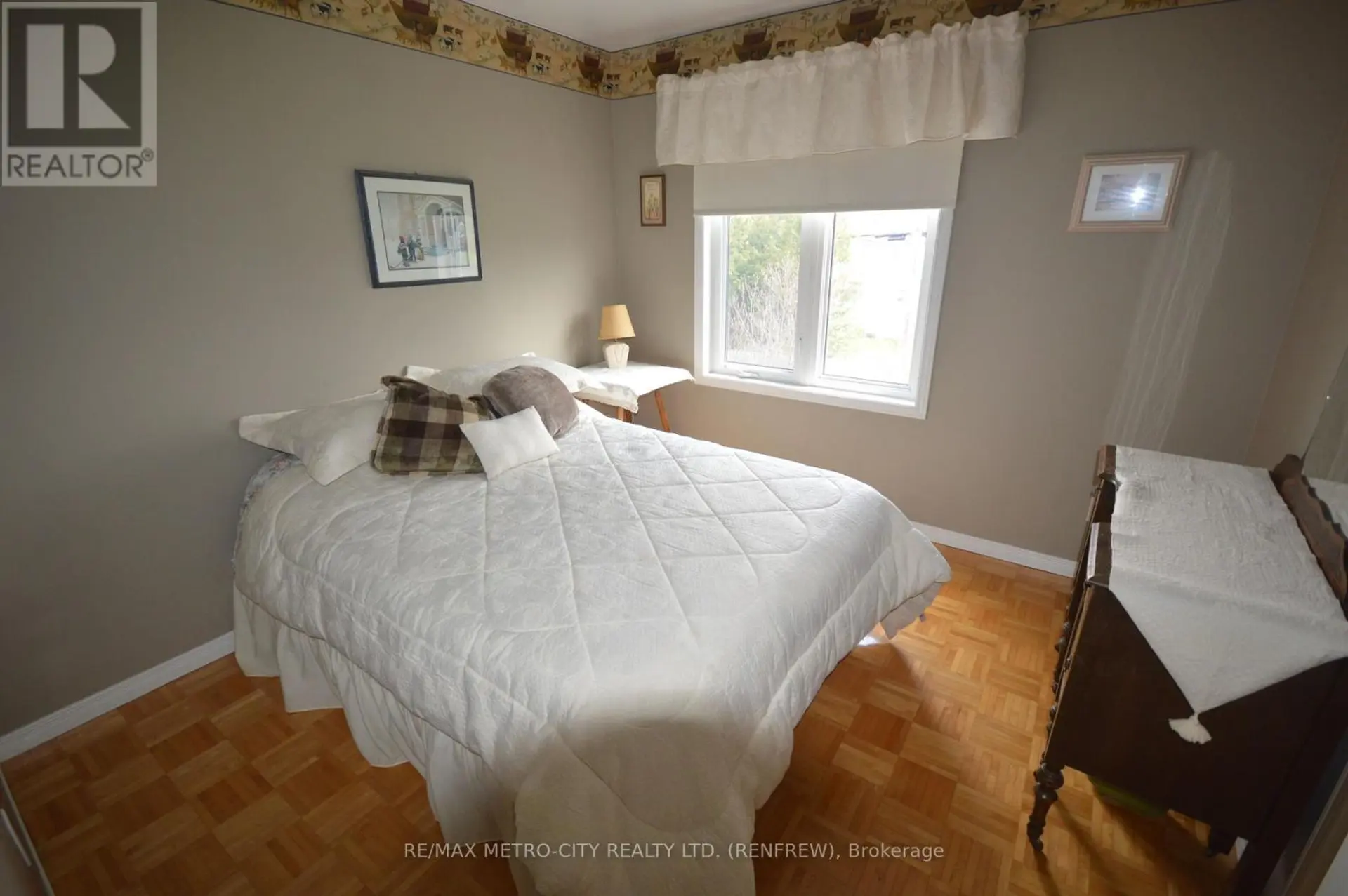 225 VANIER CRESCENT - Image 10