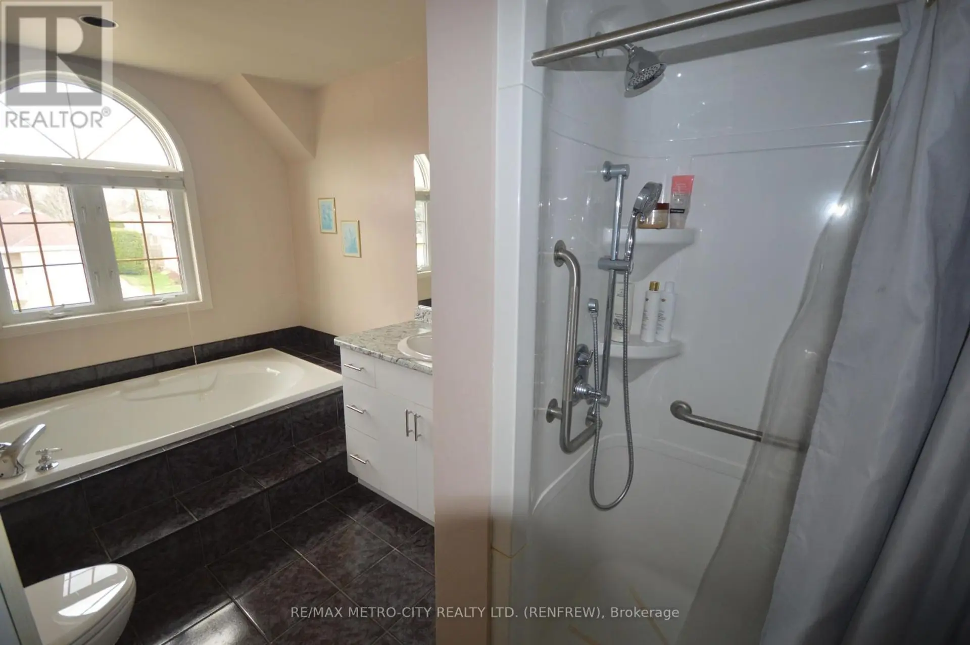 225 VANIER CRESCENT - Image 12