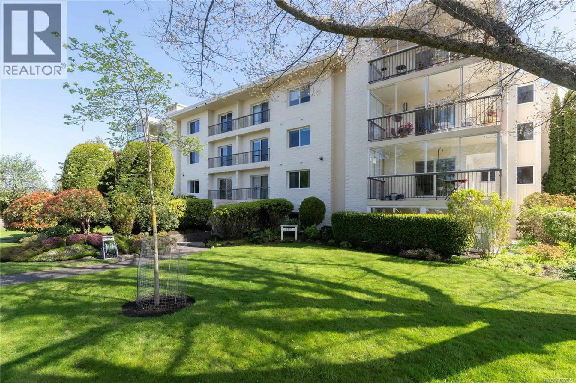 Property at #402 2323 Hamiota St, Oak Bay, BC