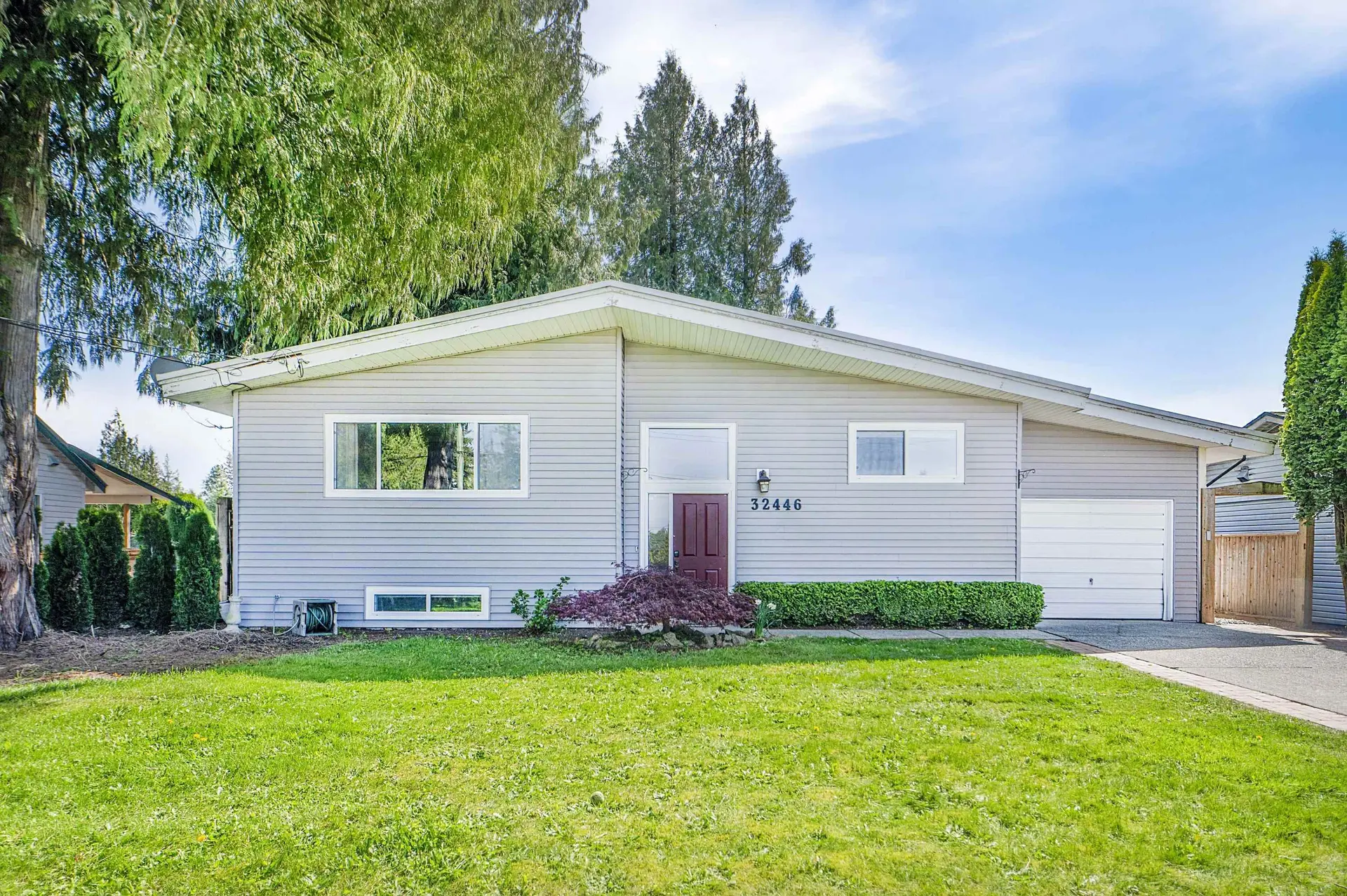 Property at 32446 Montgomery Avenue, Abbotsford, BC
