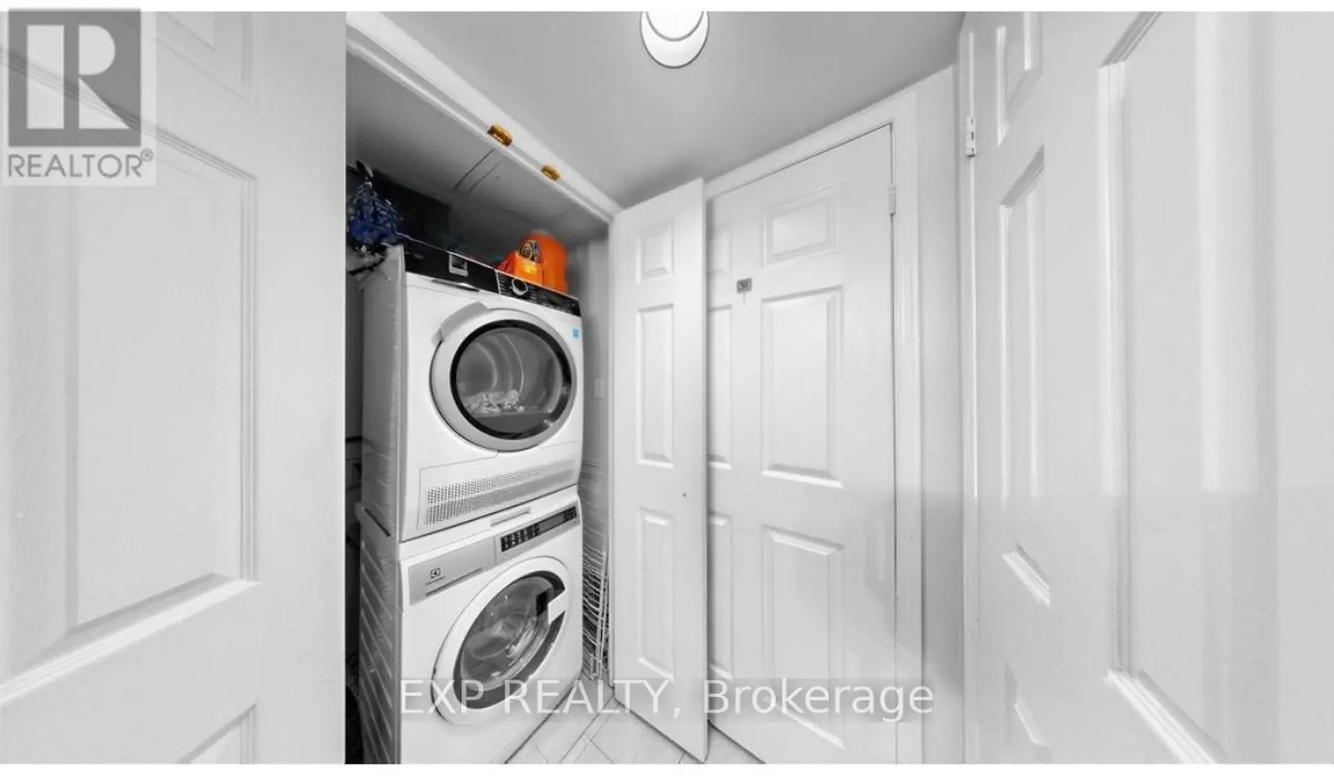 #607 889 BAY STREET - Image 14