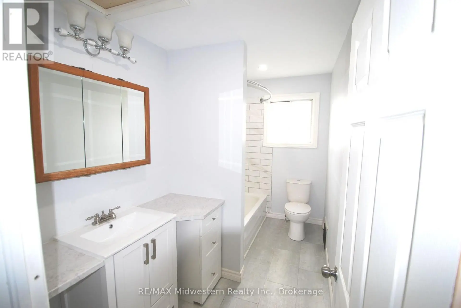 200 ELORA STREET S - Image 12