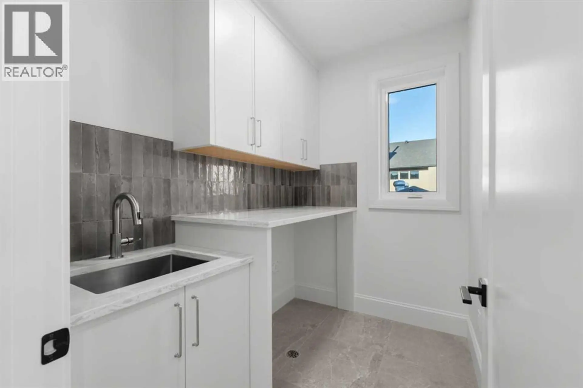 2002 44 Avenue SW - Image 17