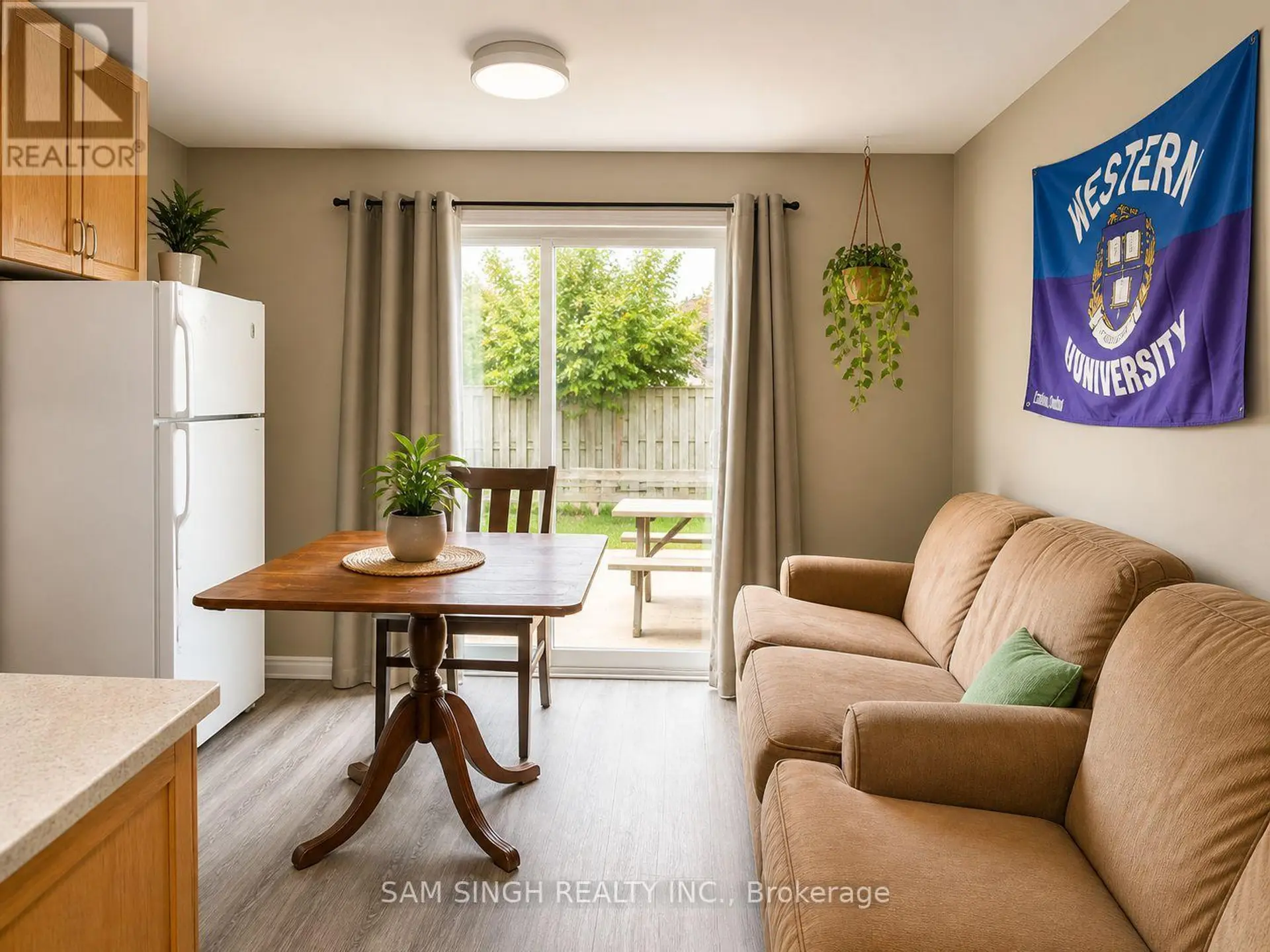 185 THURMAN CIRCLE - Image 3