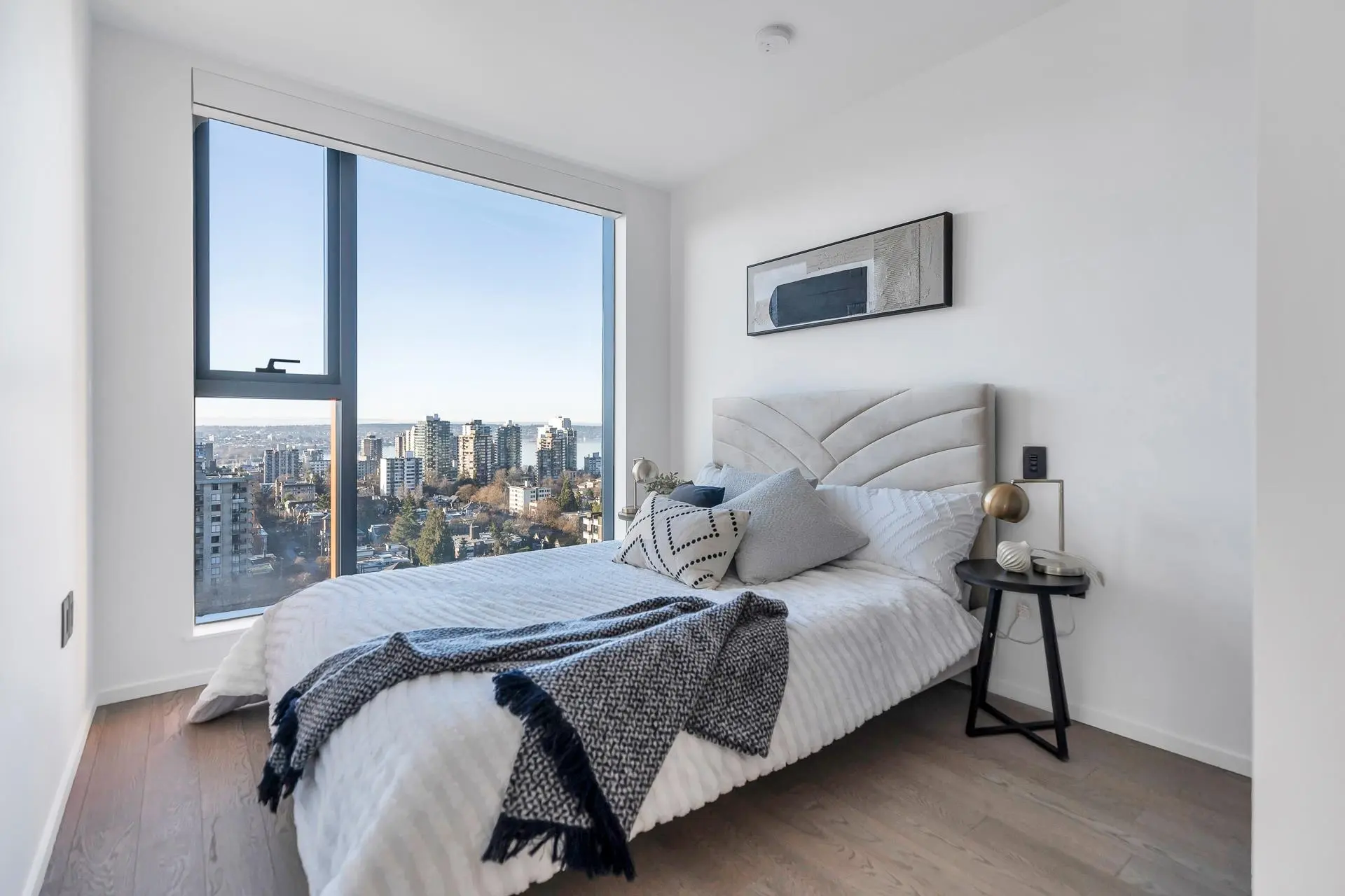 #2304 1408 Robson Street - Image 4