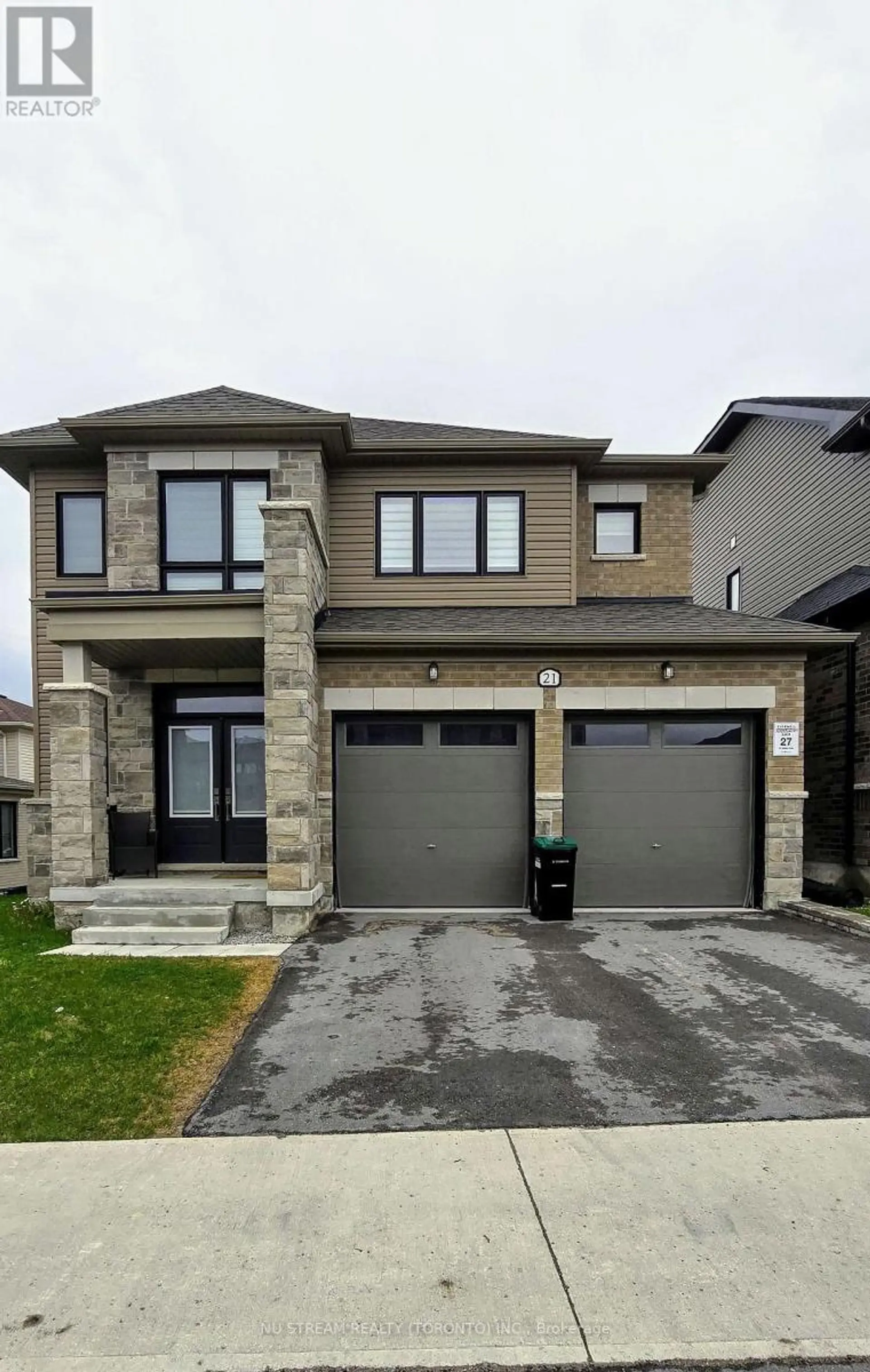 21 ABBEY CRESCENT W - Image 1