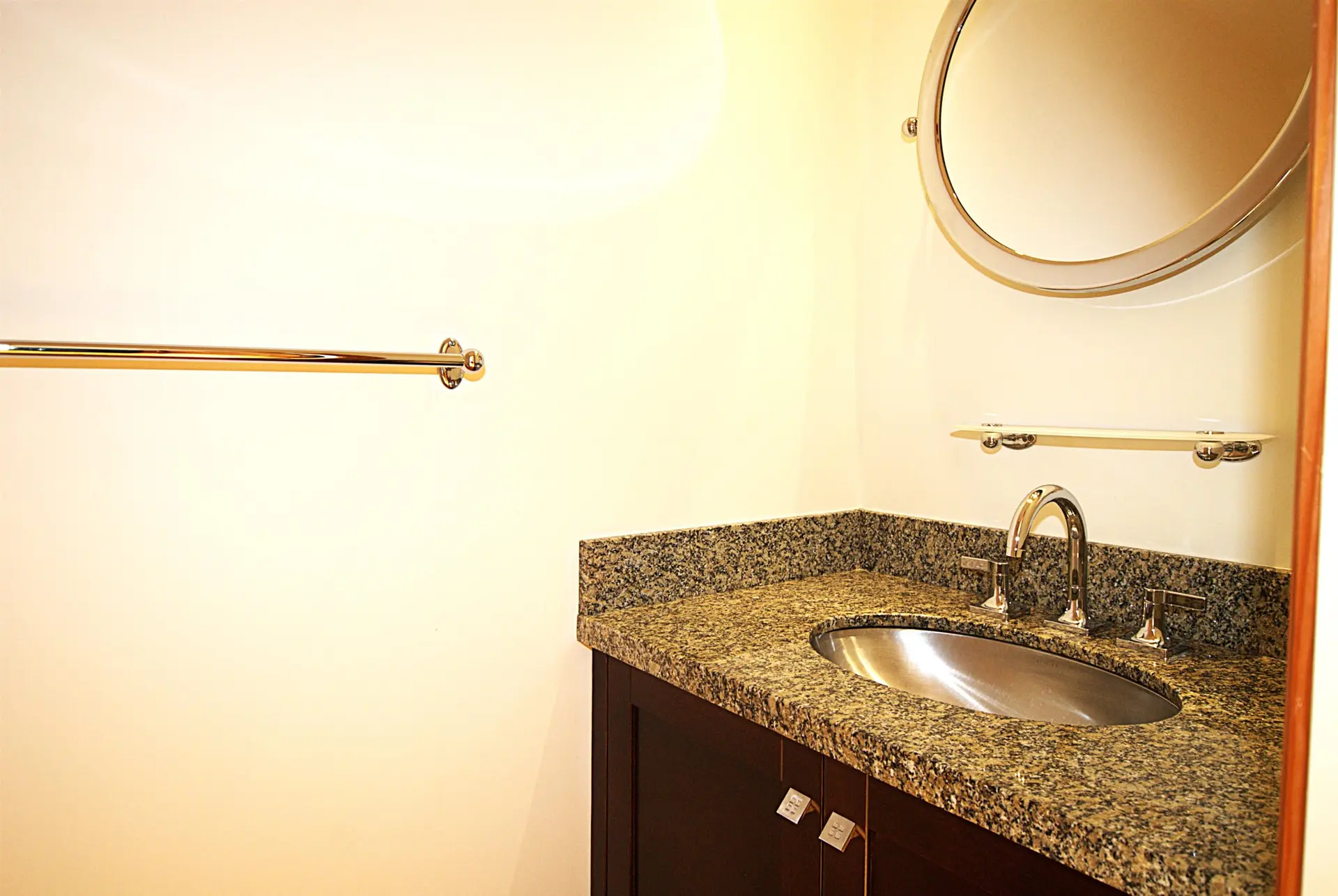 #404 10 Renaissance Square - Image 15