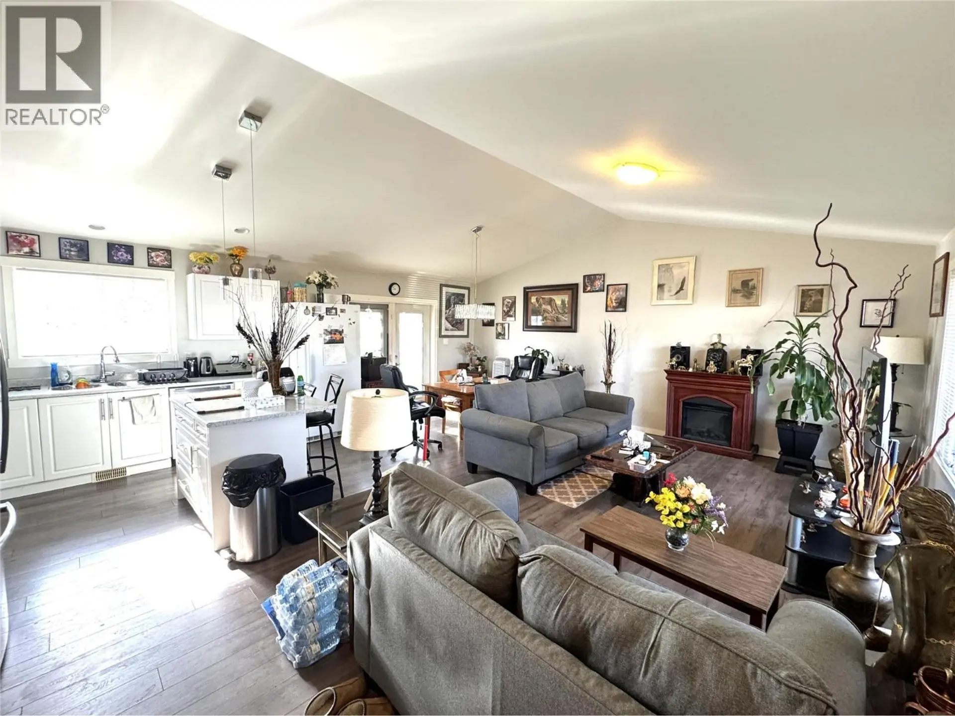 2402 COLDWATER Avenue - Image 3
