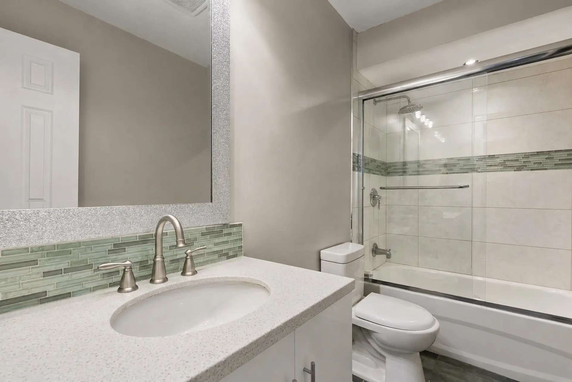 212 Mowat Street - Image 12