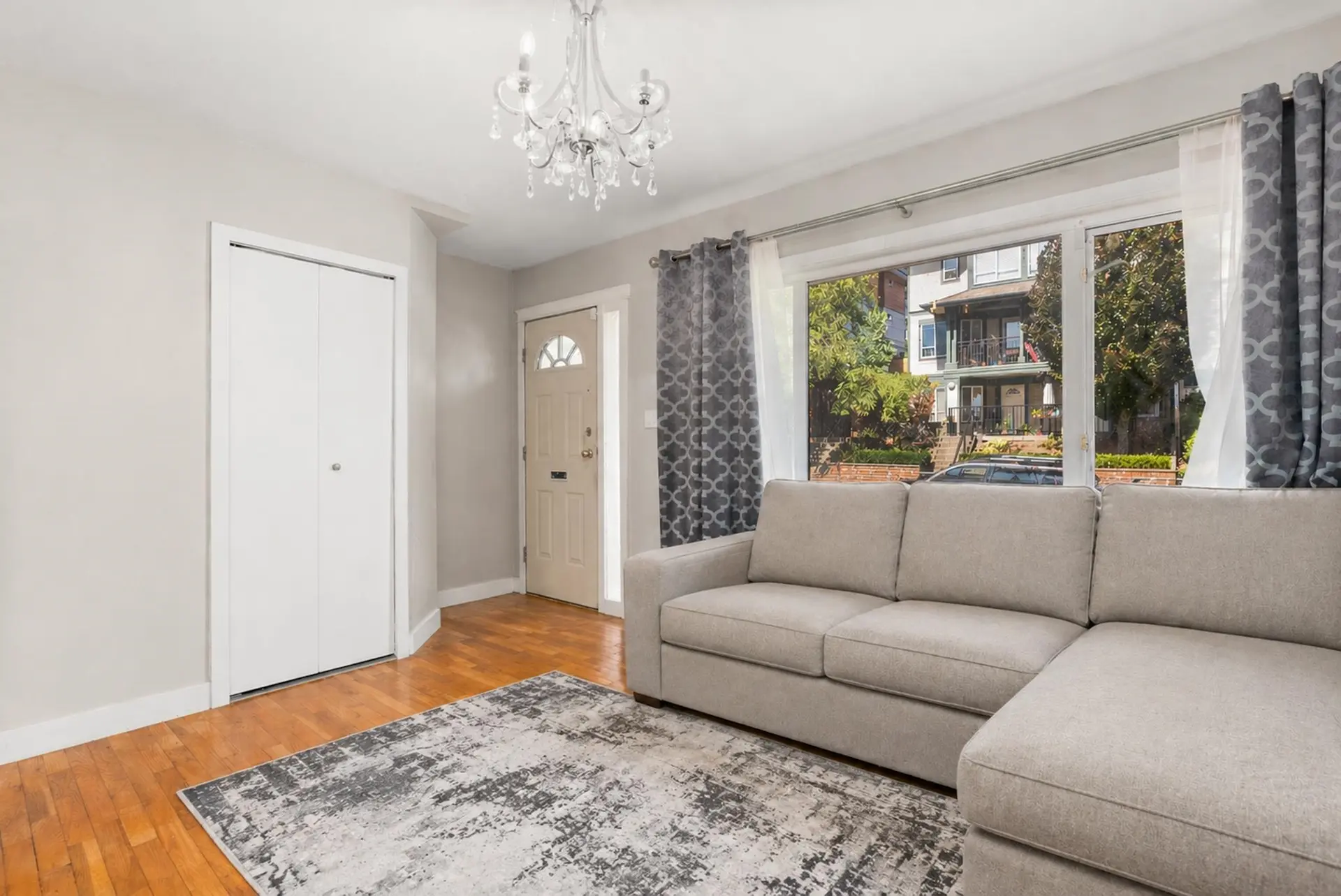 212 Mowat Street - Image 11