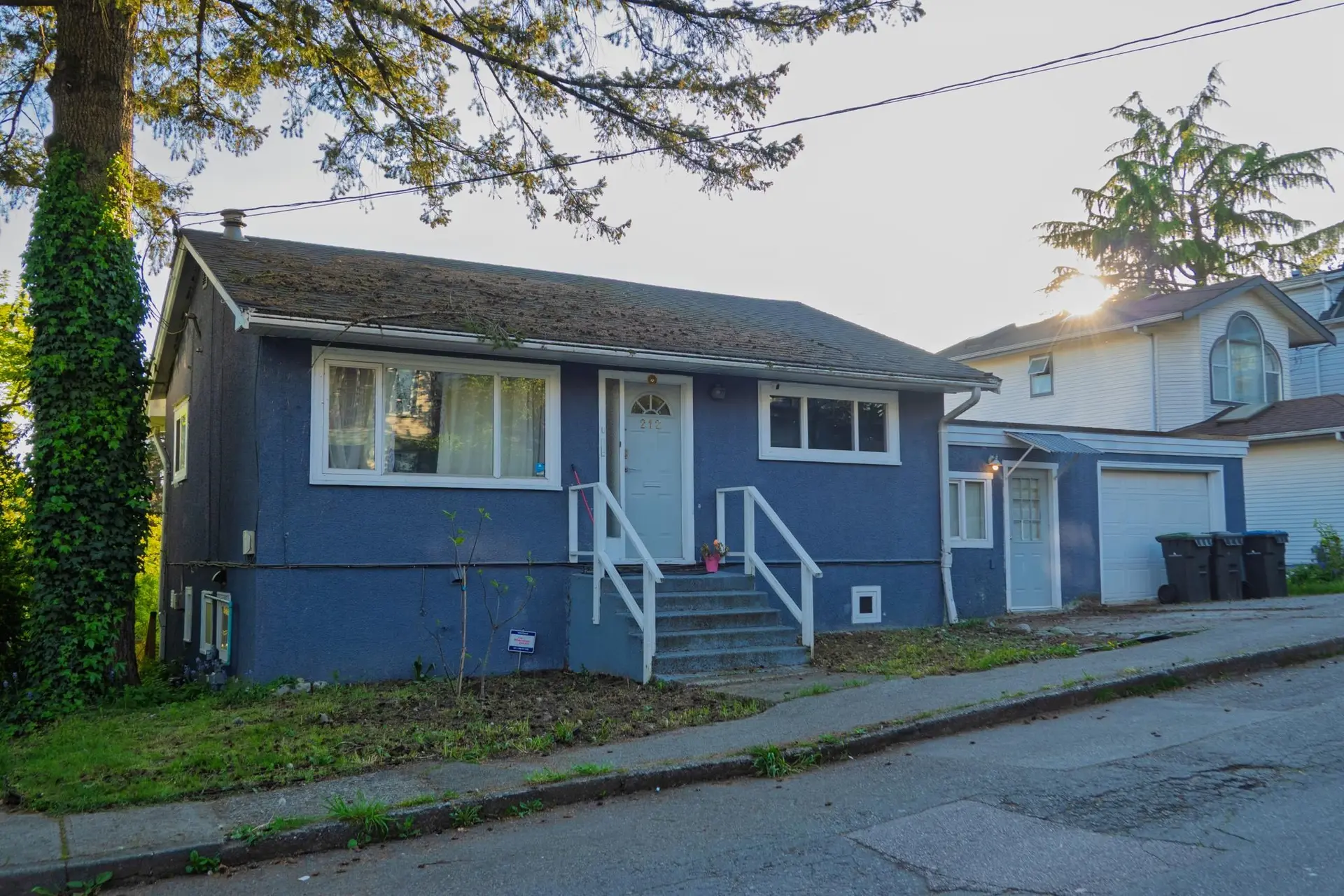 212 Mowat Street - Image 4