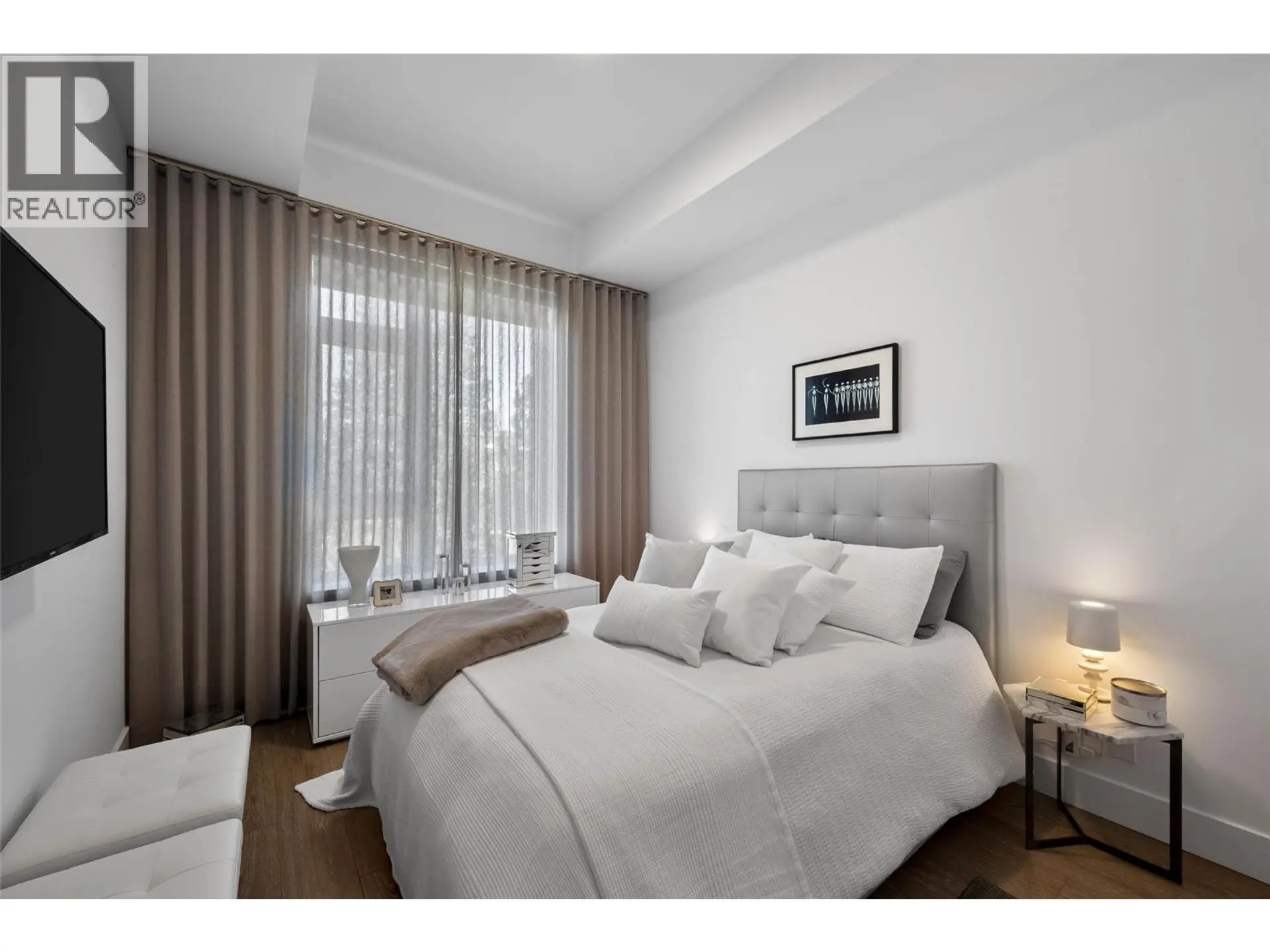 #304 885 University Drive - Image 9