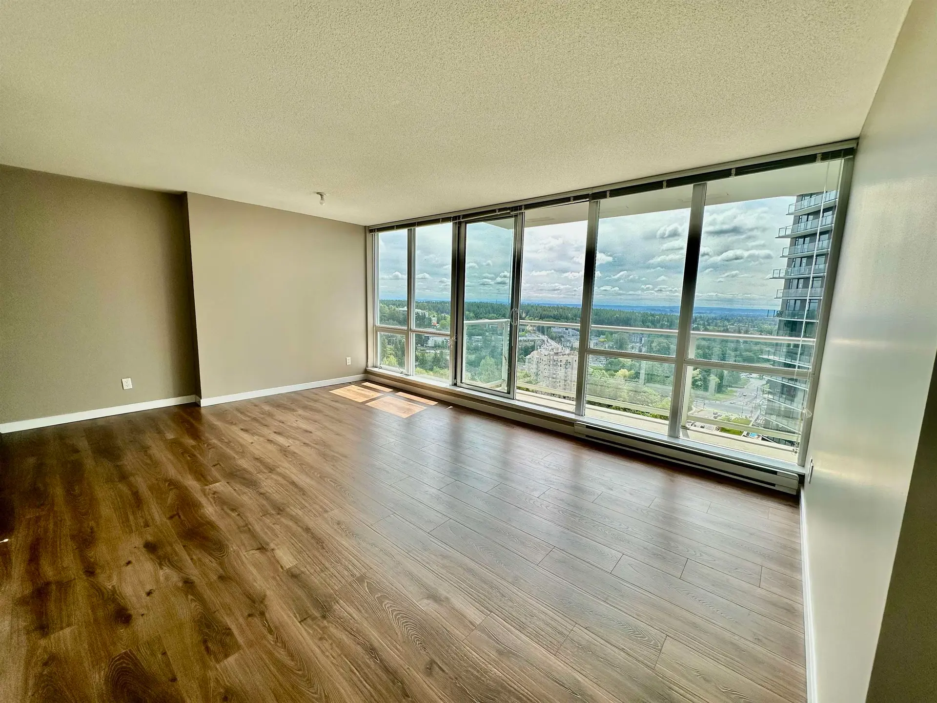 #2805 9981 Whalley Boulevard - Image 3