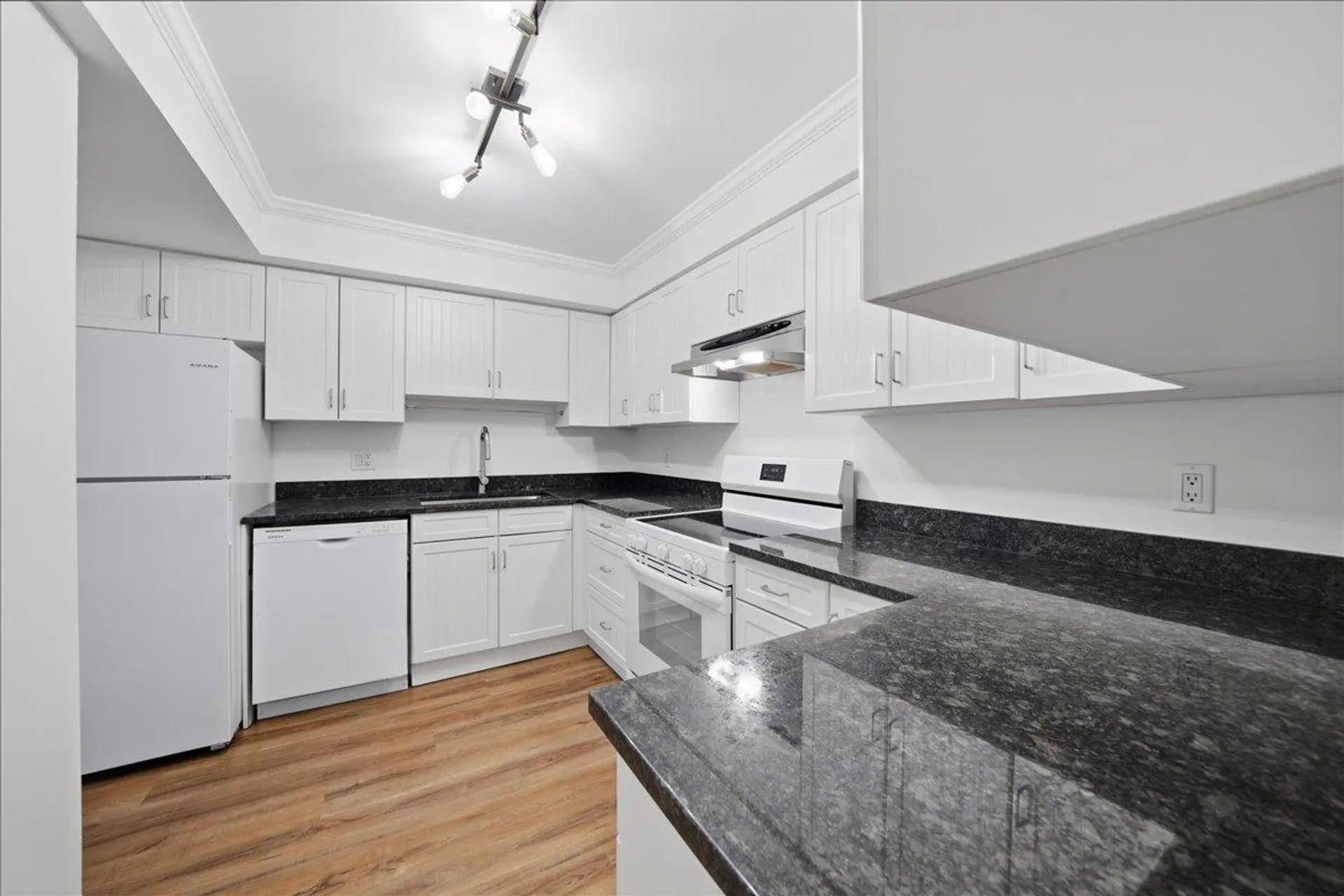 #406 1340 Duchess Avenue - Image 5