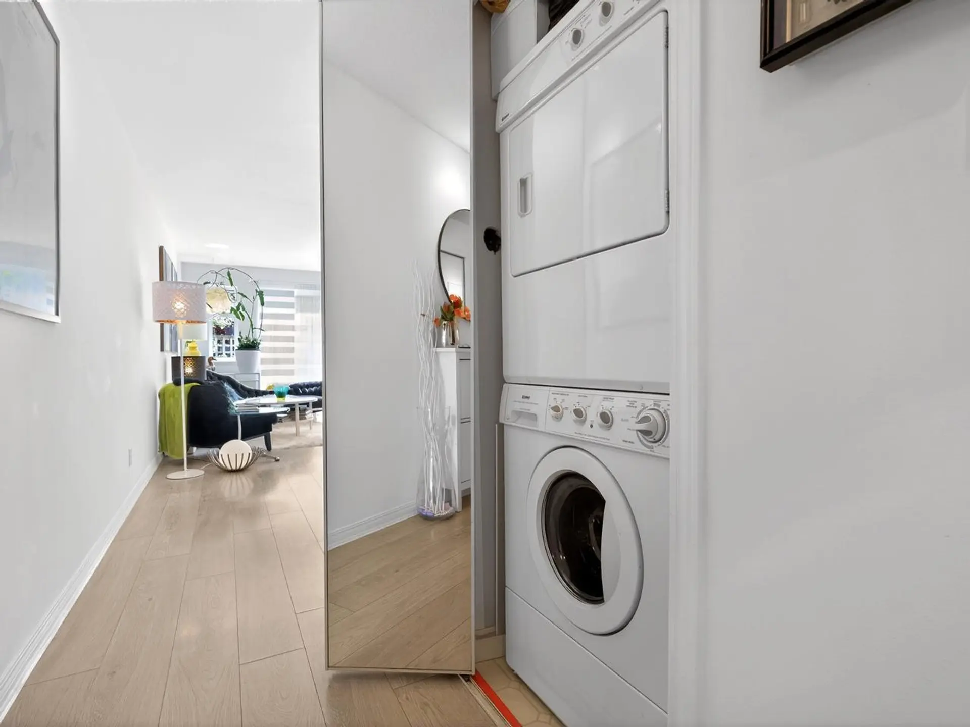 #134 1408 Cartier Avenue - Image 16