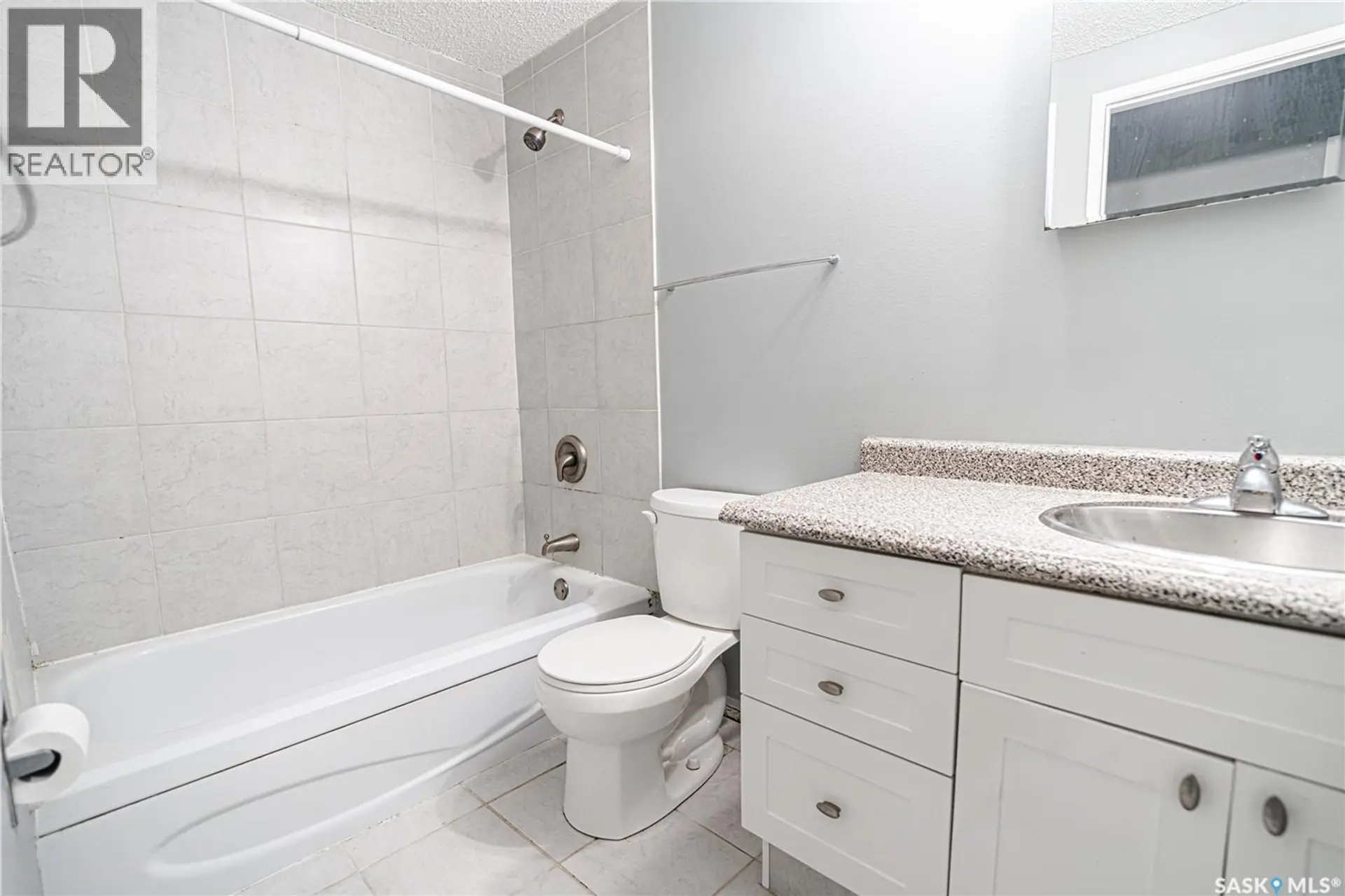#18 4219 Degeer STREET - Image 8
