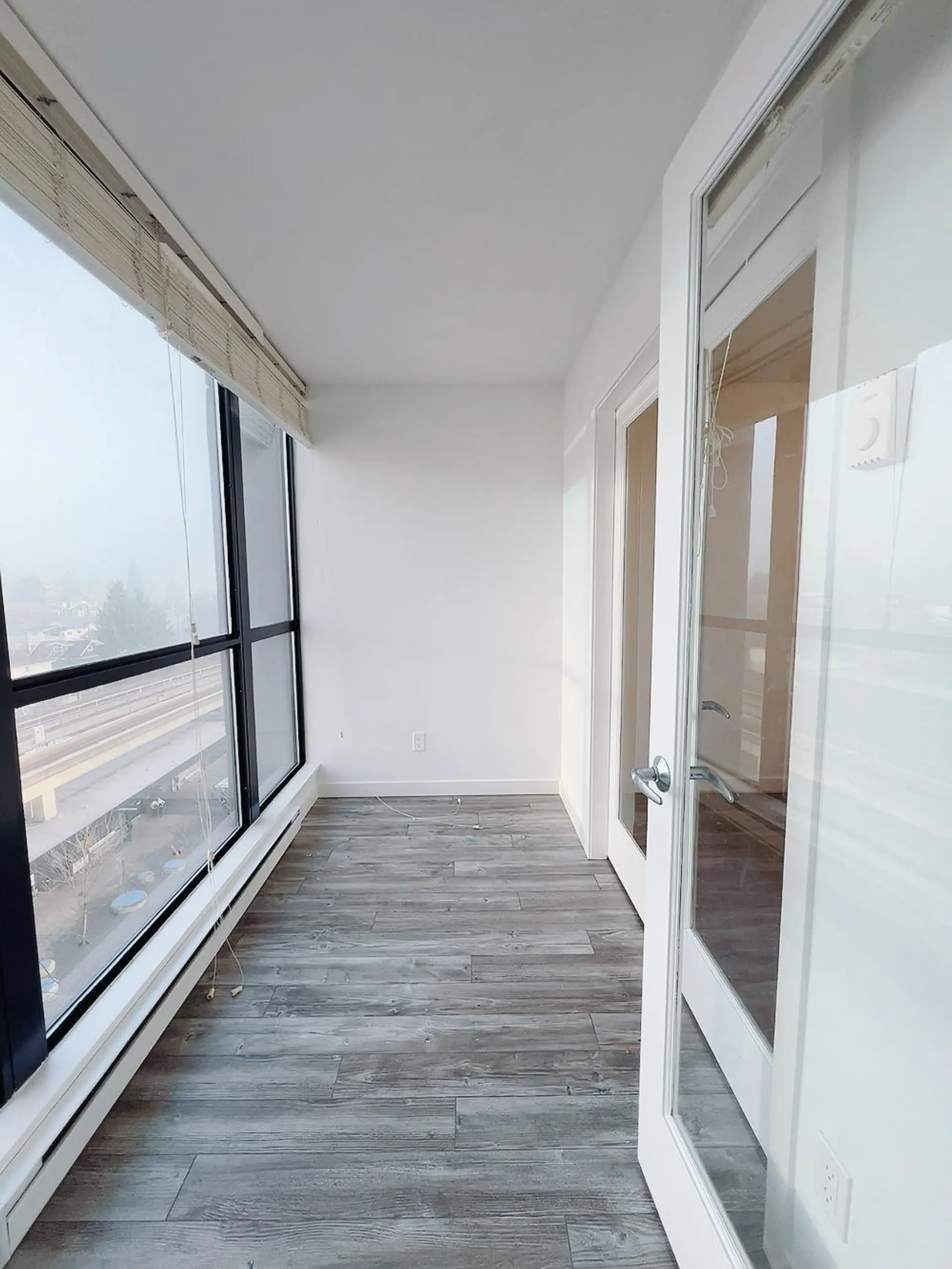 #806 3438 Vanness Avenue - Image 17