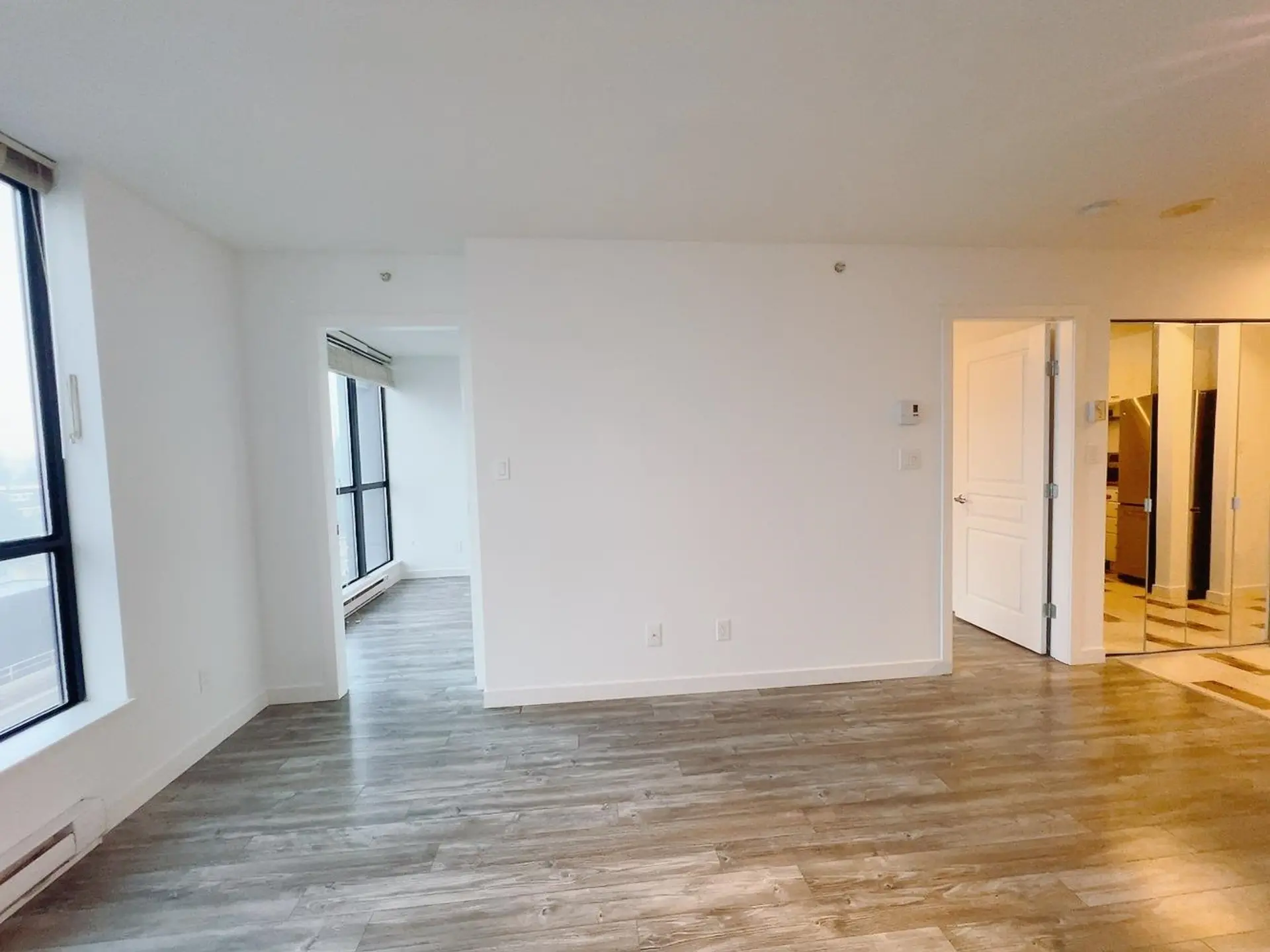 #806 3438 Vanness Avenue - Image 3