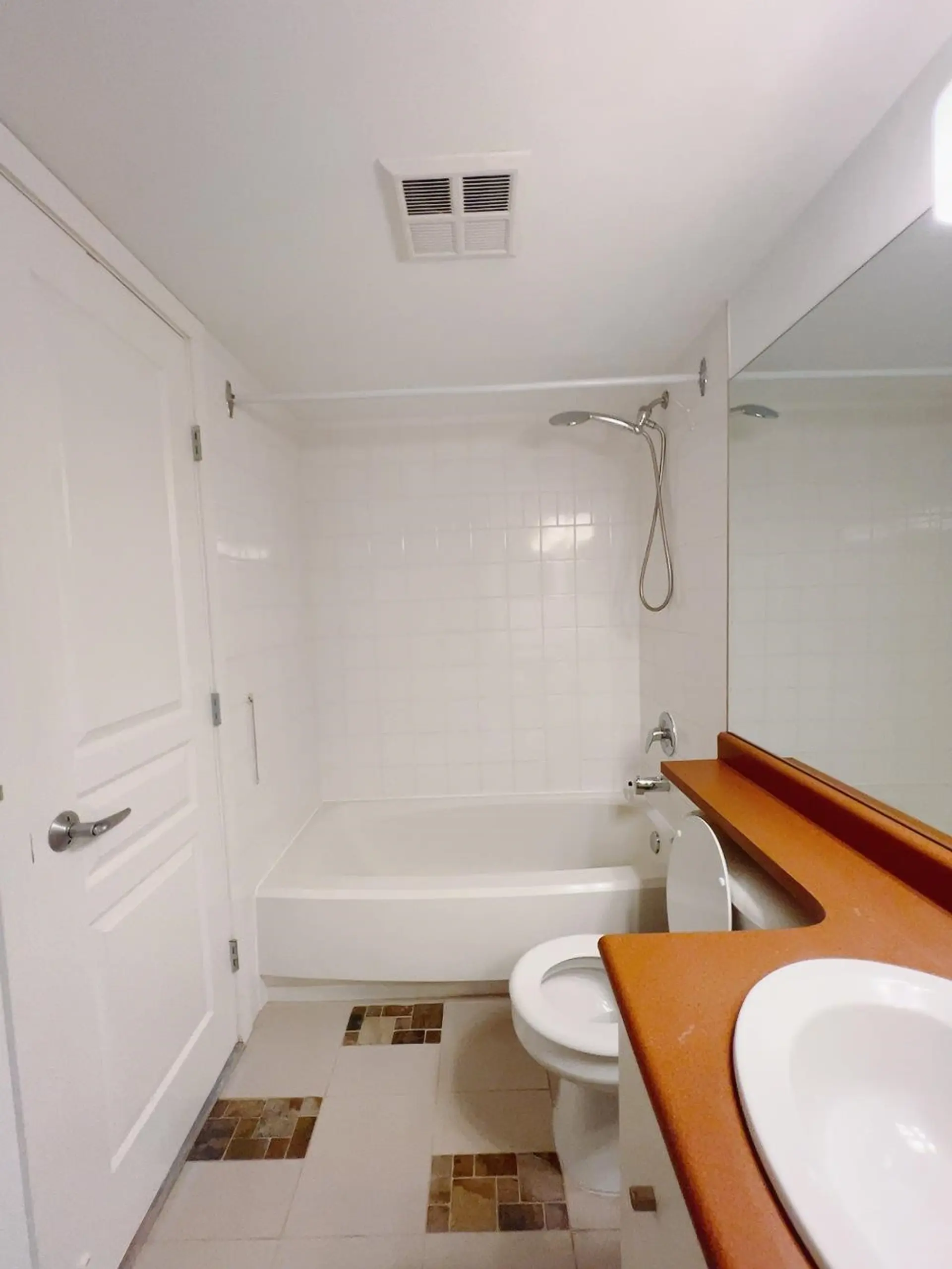 #806 3438 Vanness Avenue - Image 15