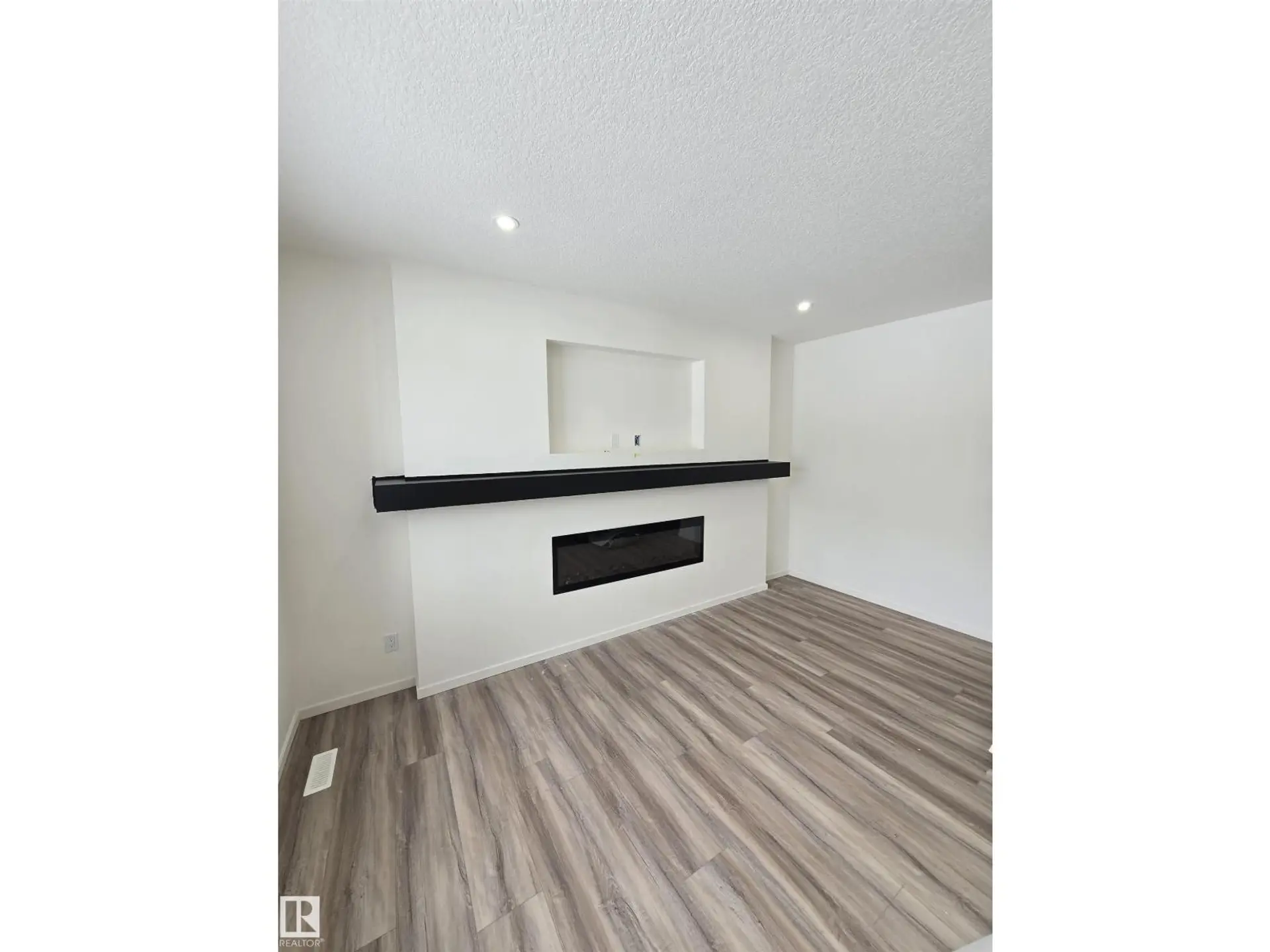 7706 174A AV NW - Image 2