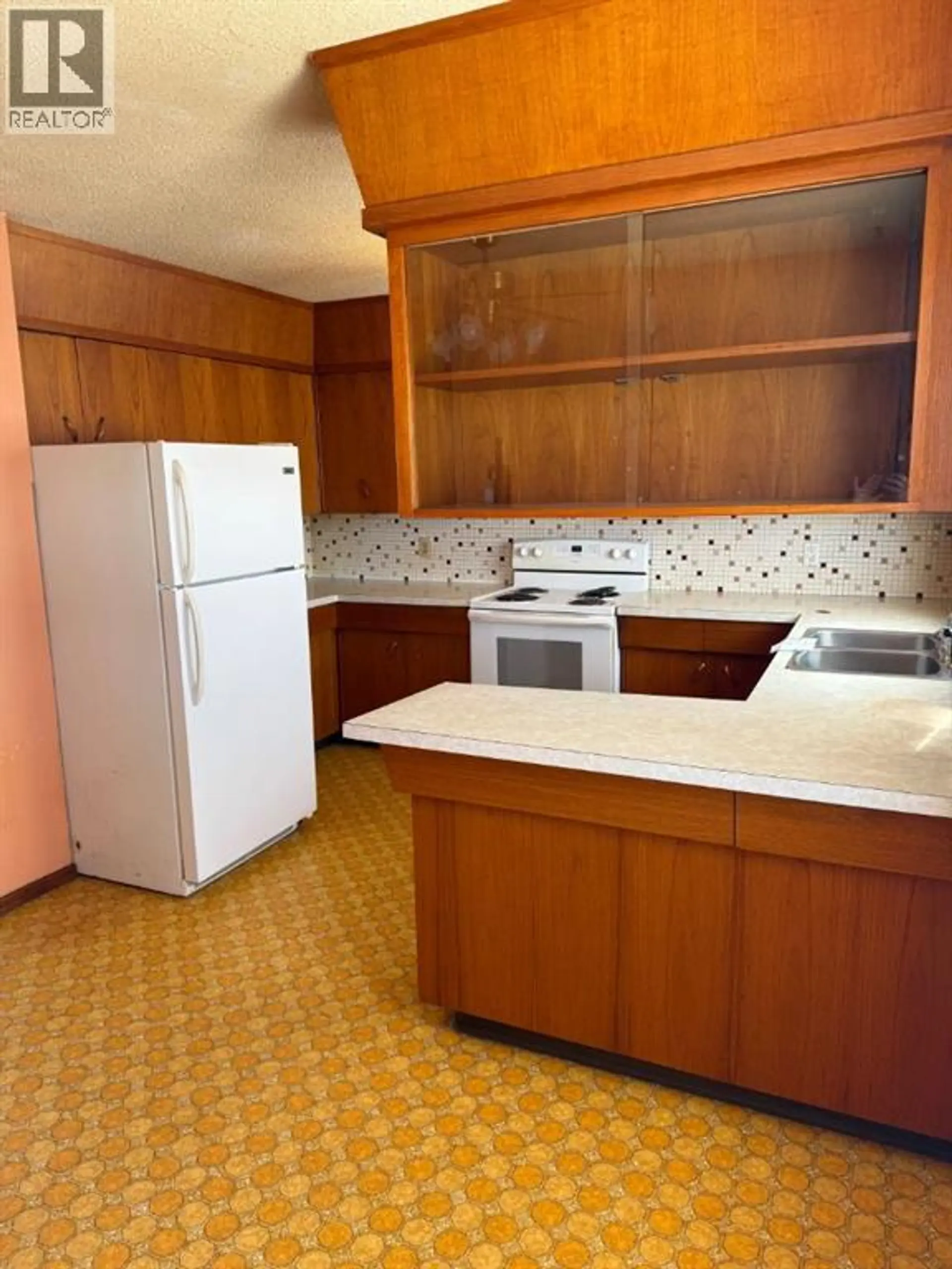 10140 105 Street - Image 4