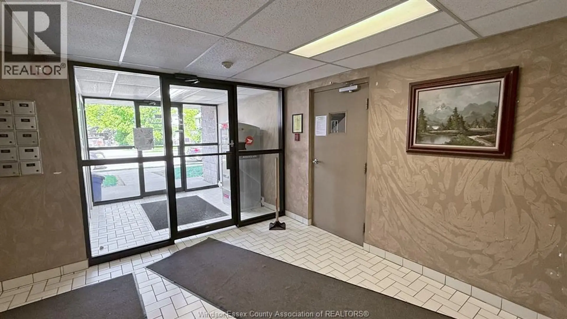 #304 3355 SANDWICH STREET - Image 3