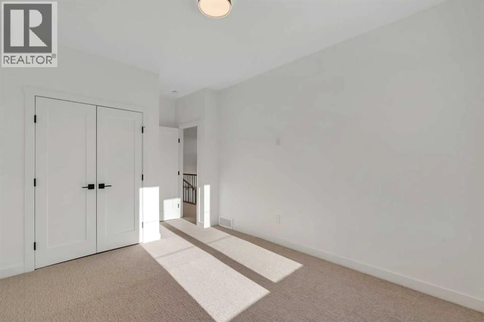 2438 30 Avenue SW - Image 16