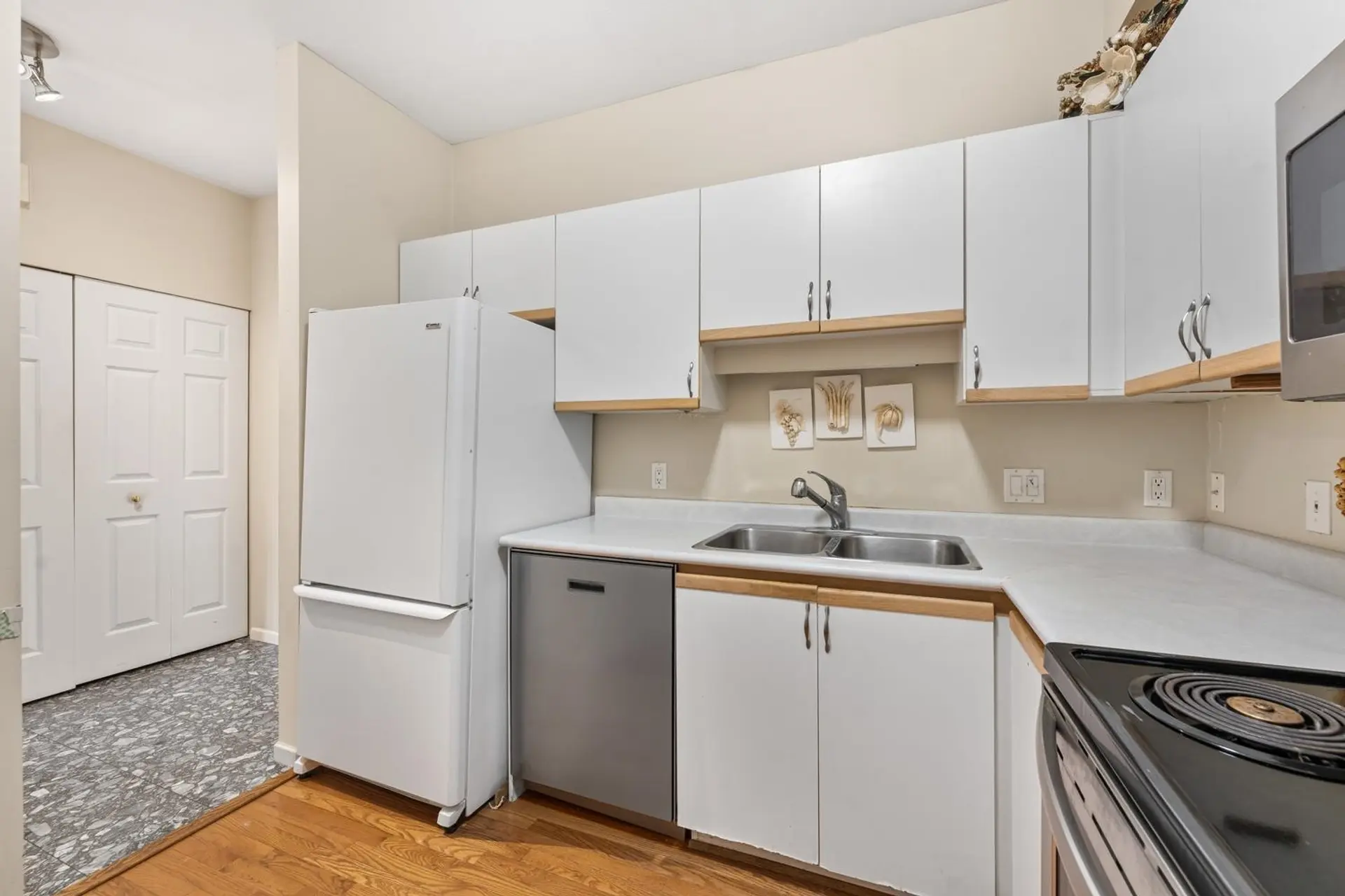 #101 843 22nd Street - Image 11