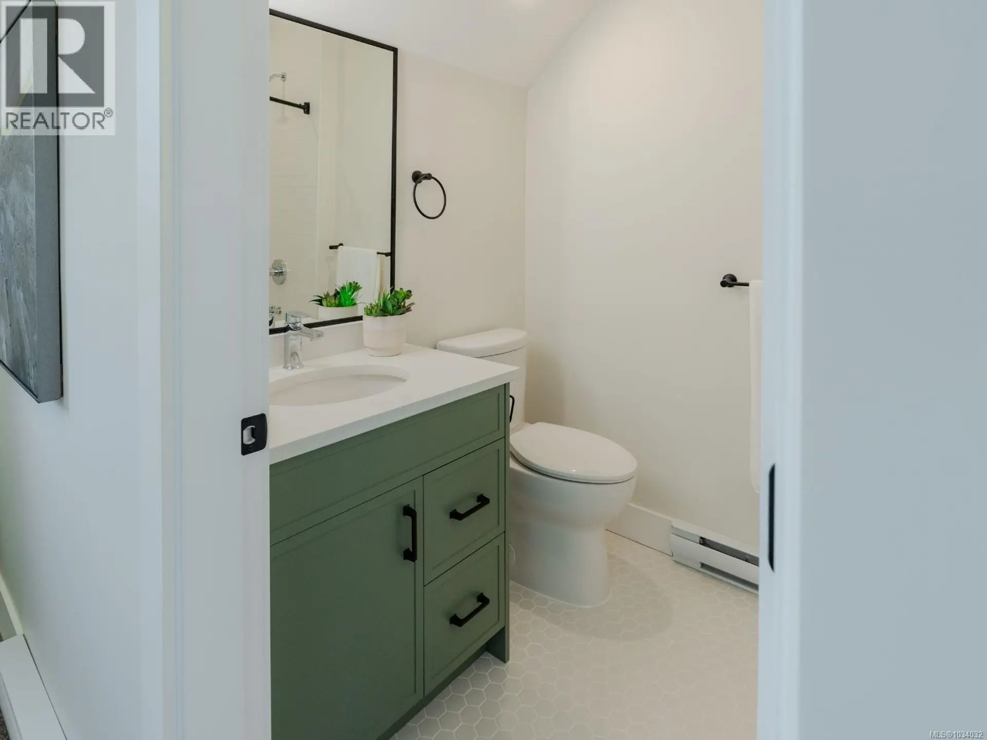 #2 1830 Allenby St - Image 13
