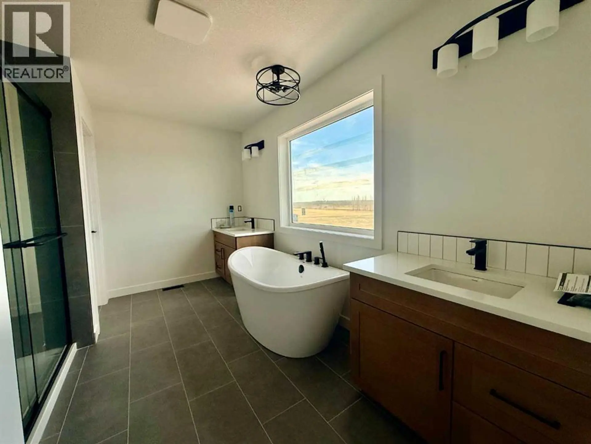 7057 85 Street - Image 11